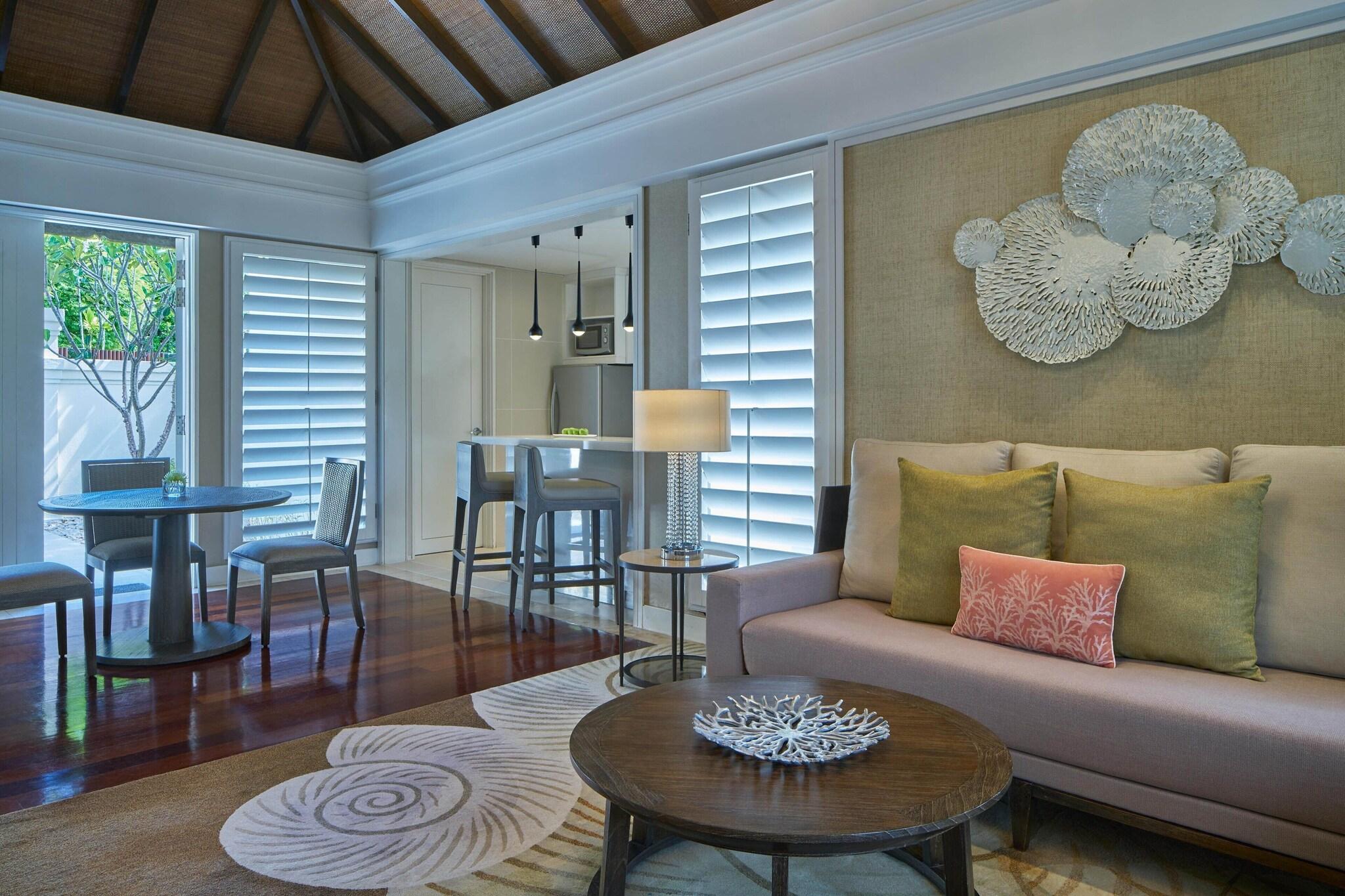 Villa Beach Front with Private Pool