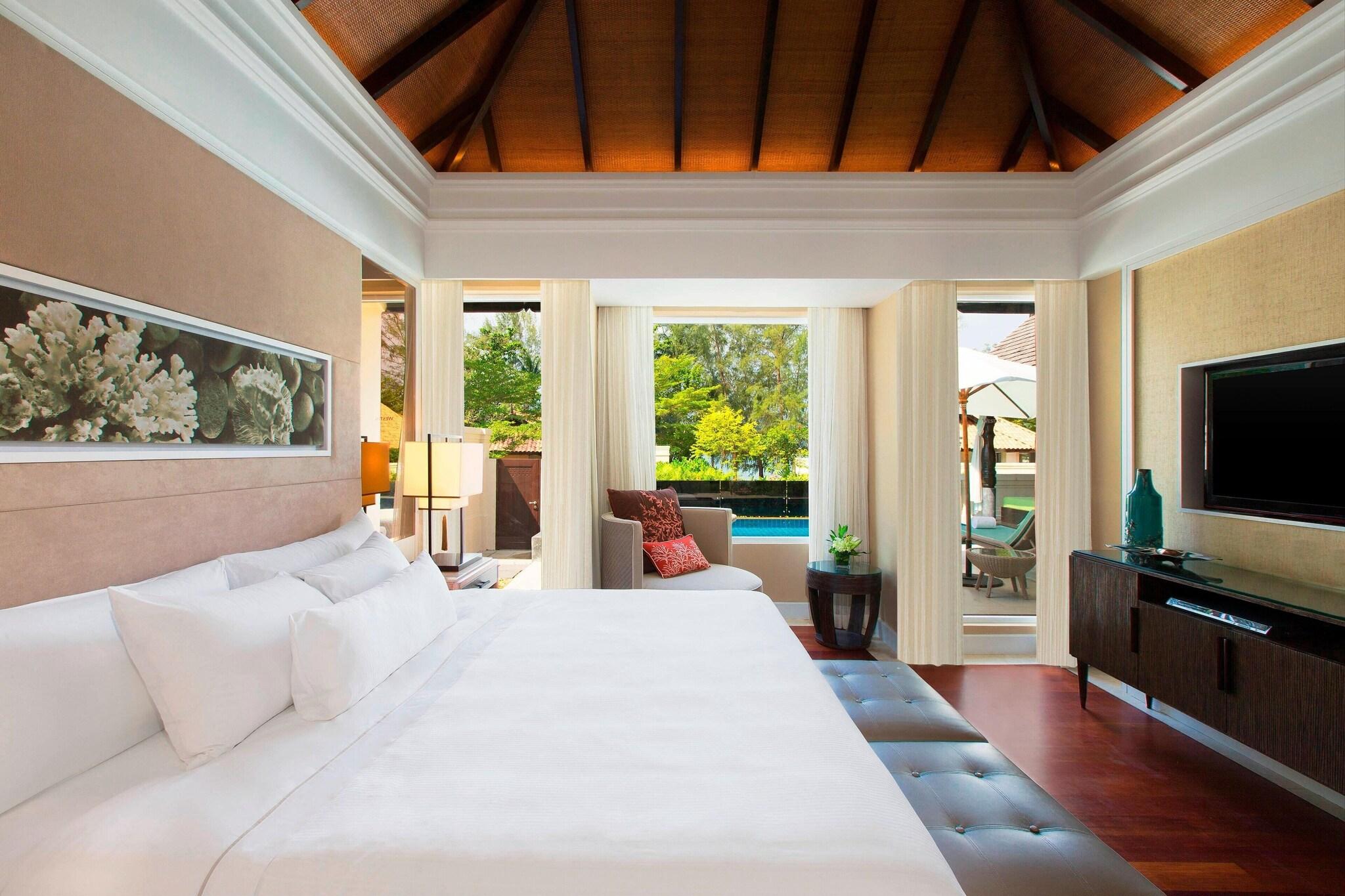 Villa Beach Front with Private Pool