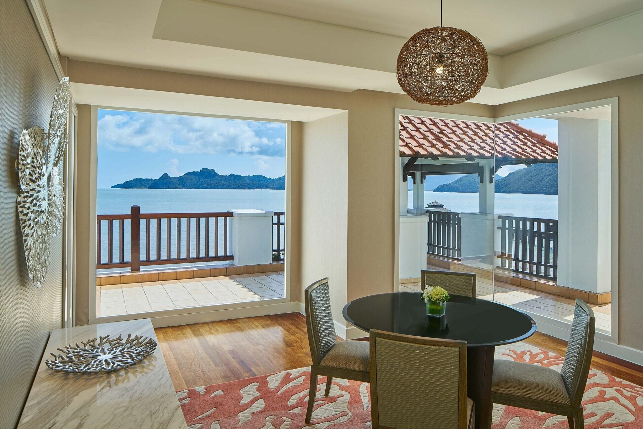 Suite Ocean View King Bed