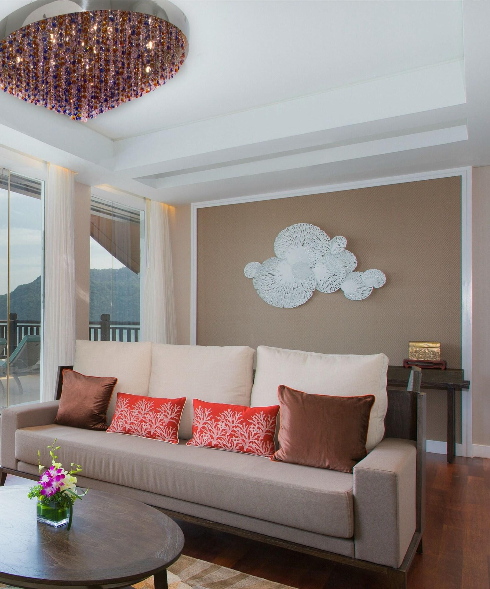 Suite Ocean View King Bed
