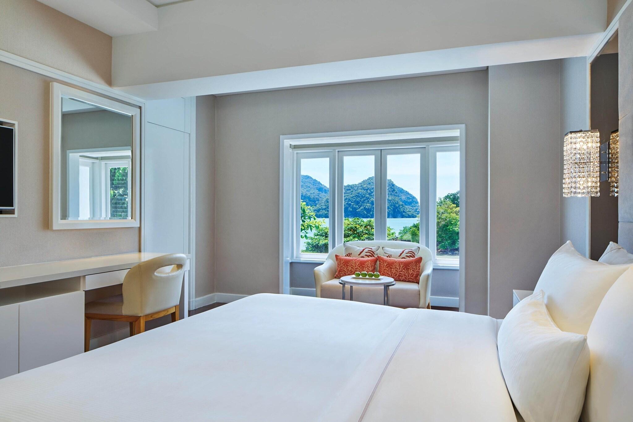 Suite Ocean View King Bed