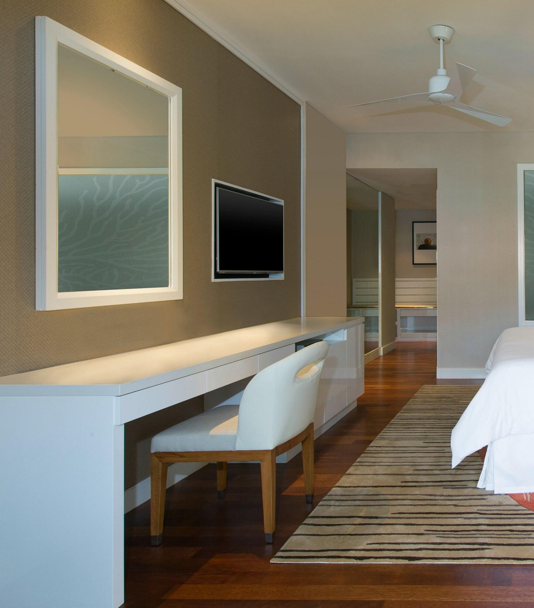 Suite Ocean View King Bed