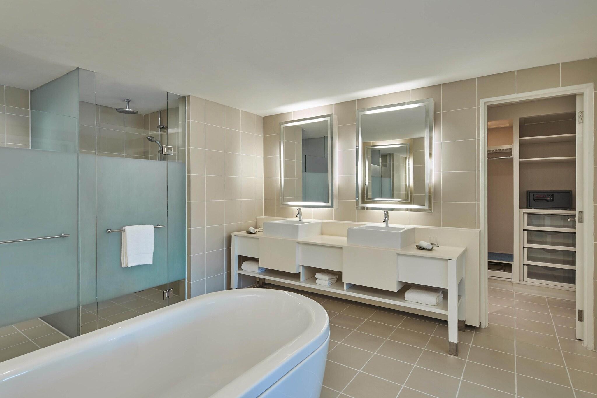 Suite Ocean View King Bed