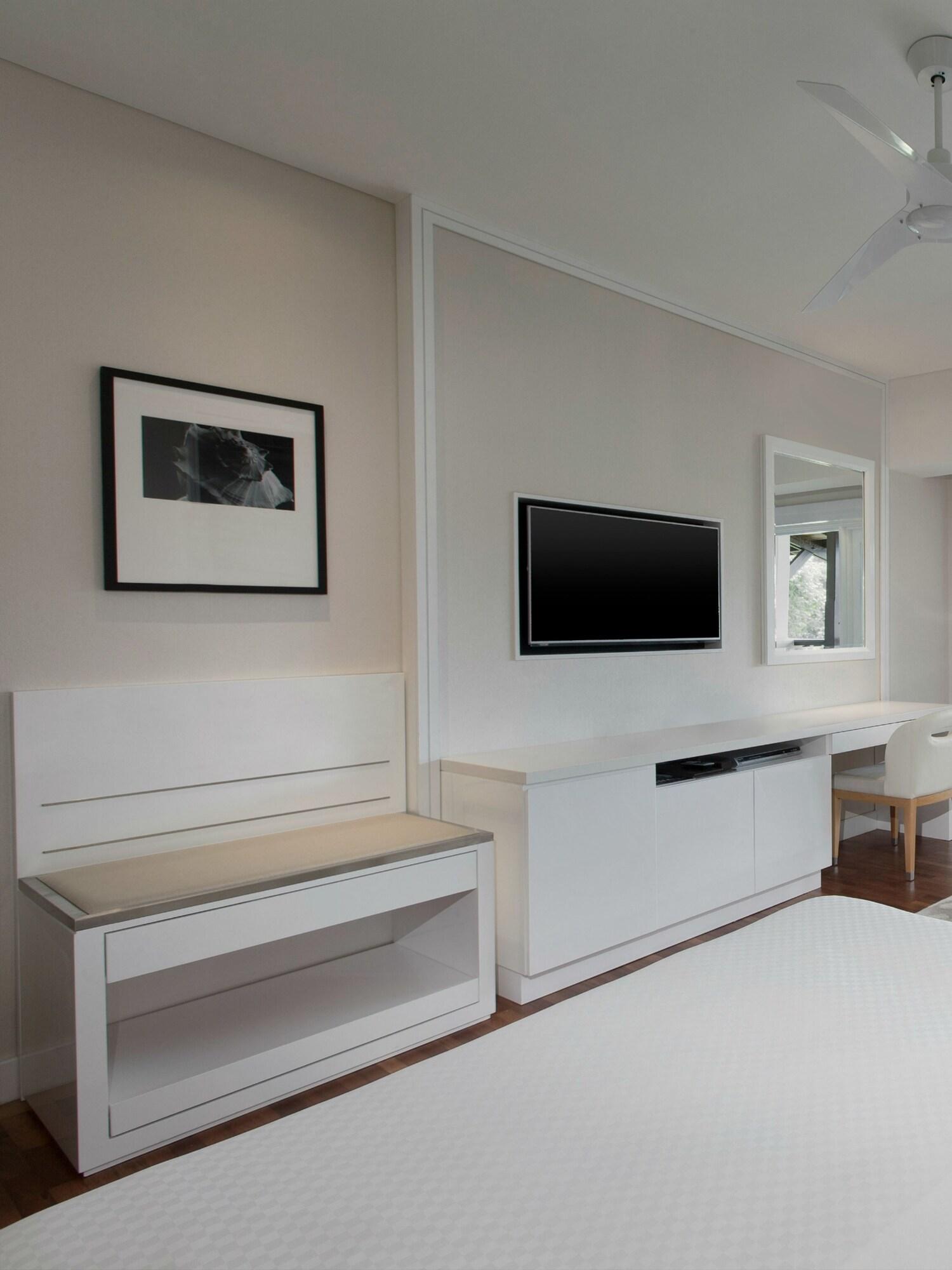 Double Partial Ocean View King Bed