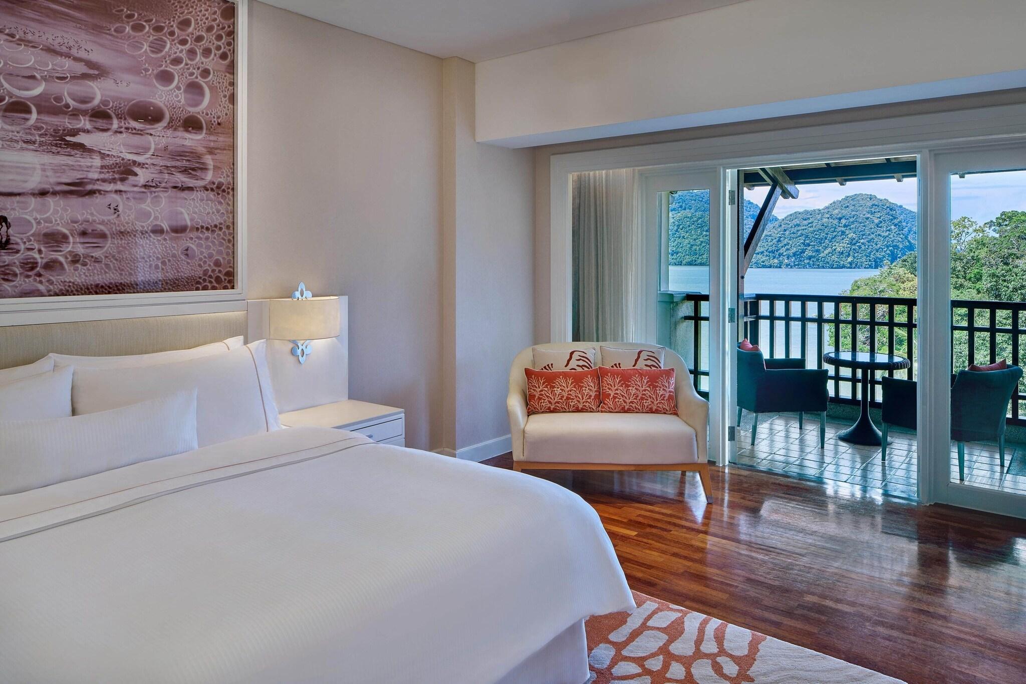 Double Partial Ocean View King Bed