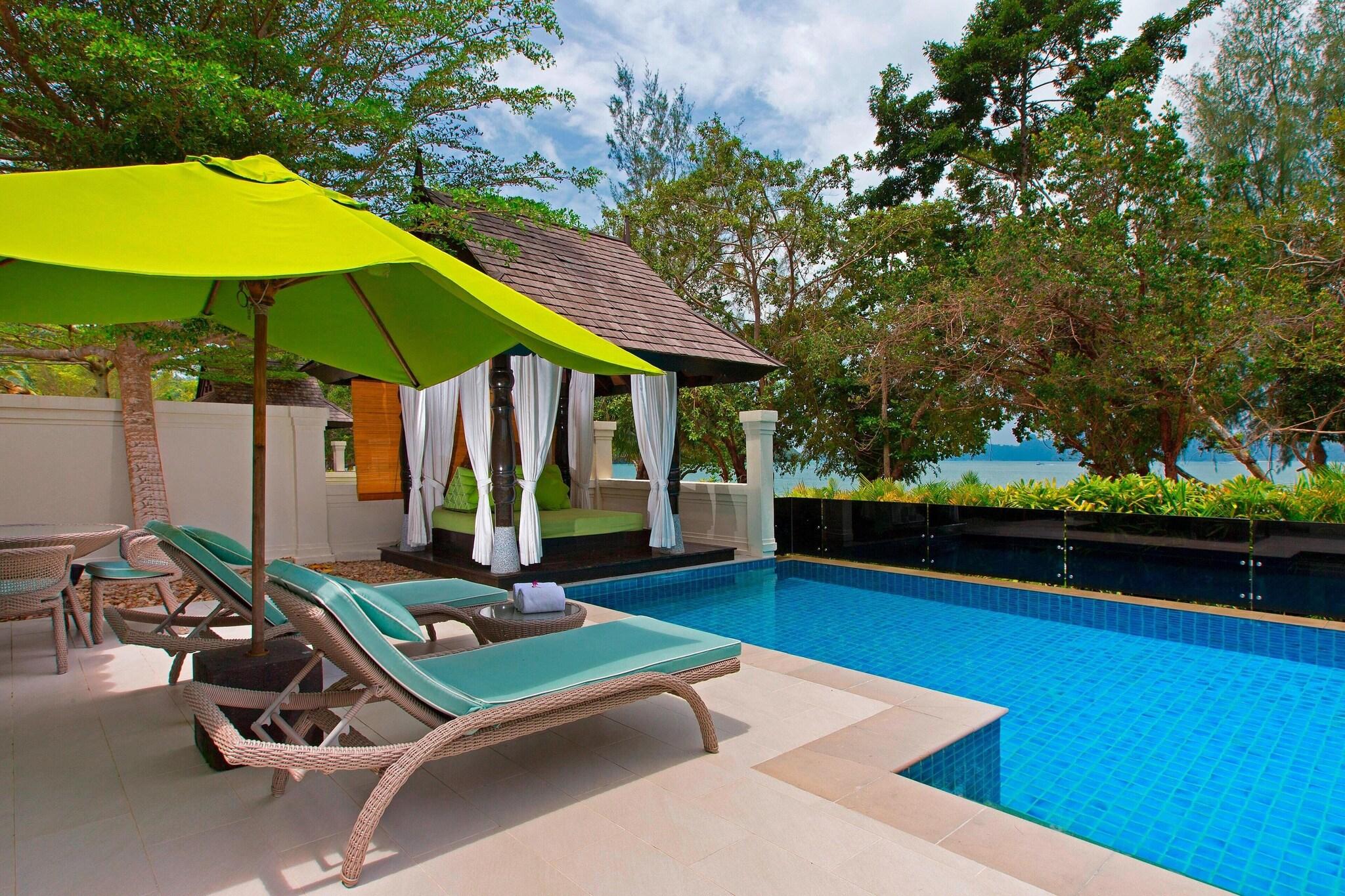 Villa Beach Front with Private Pool