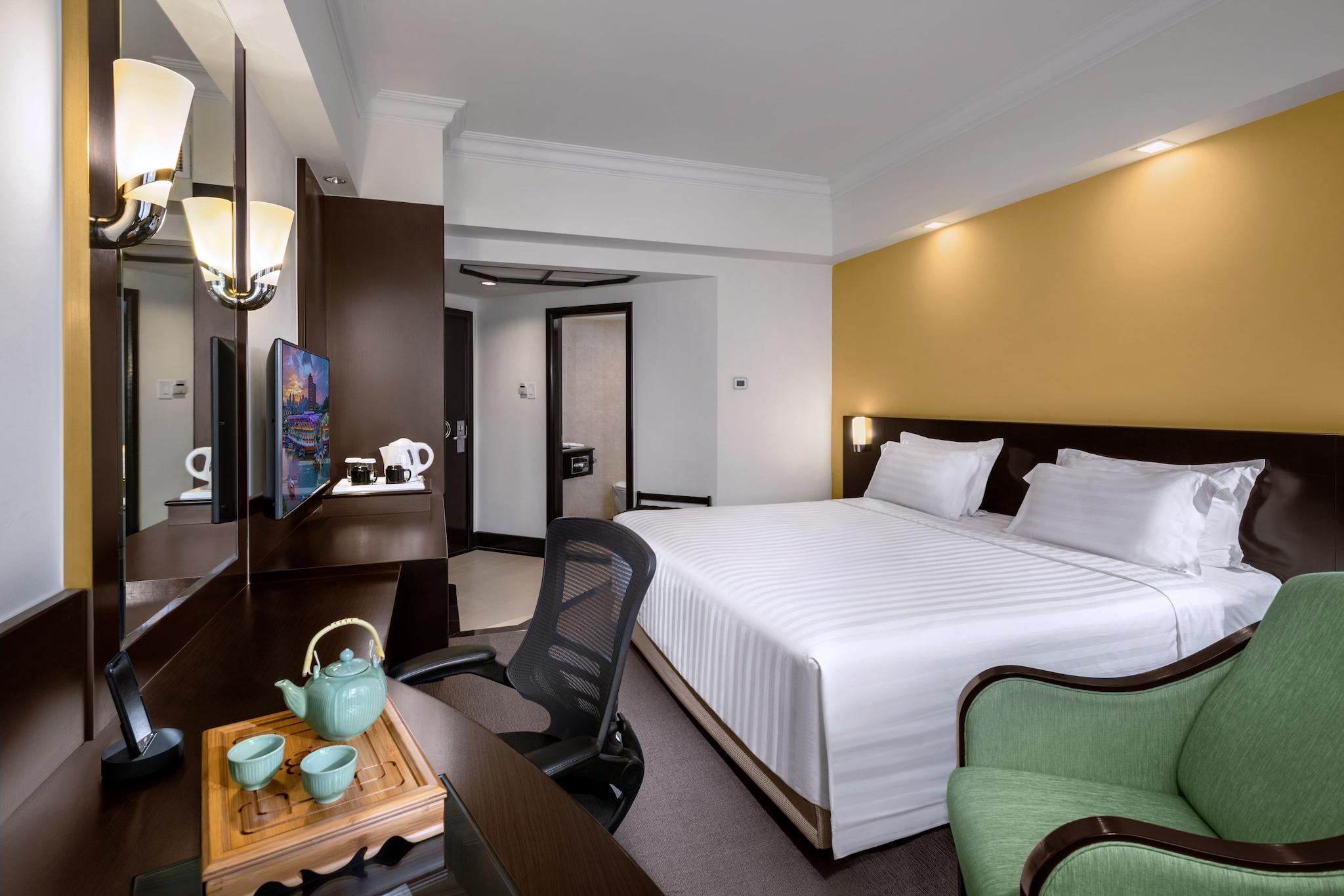 Double Executive Queen Bed