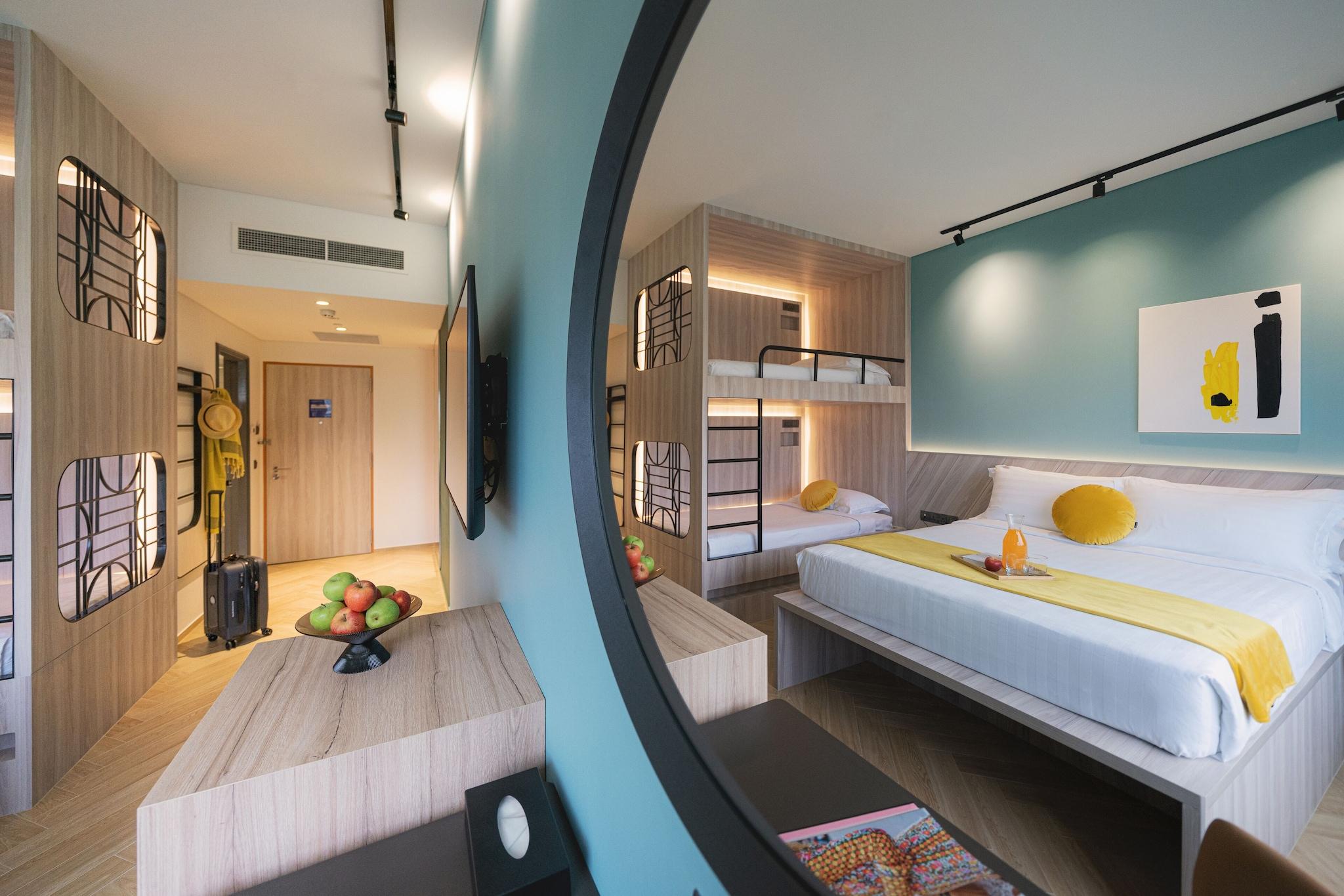 Family Room Premier Queen Bed