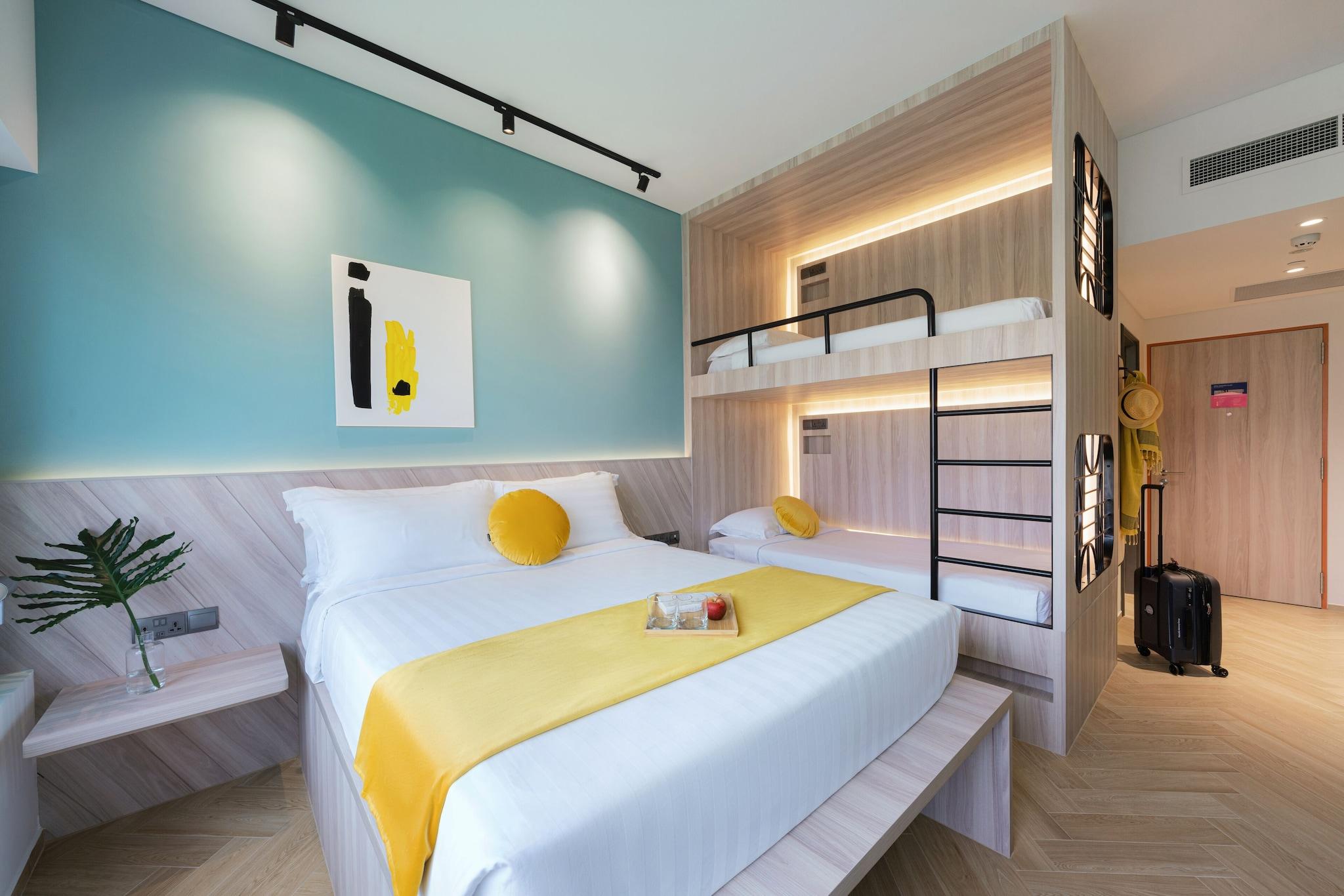 Family Room Premier Queen Bed