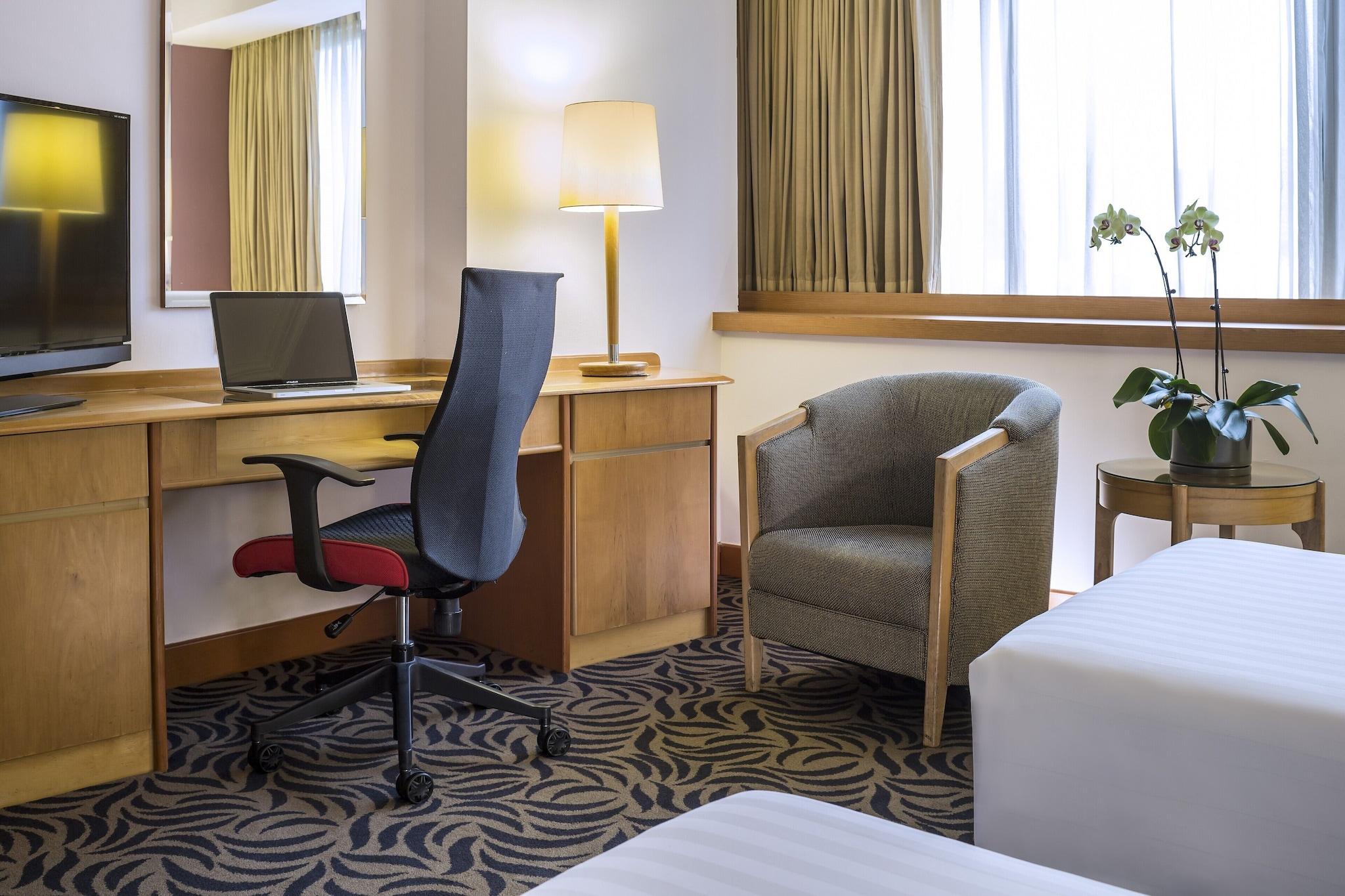 Room Connecting Room