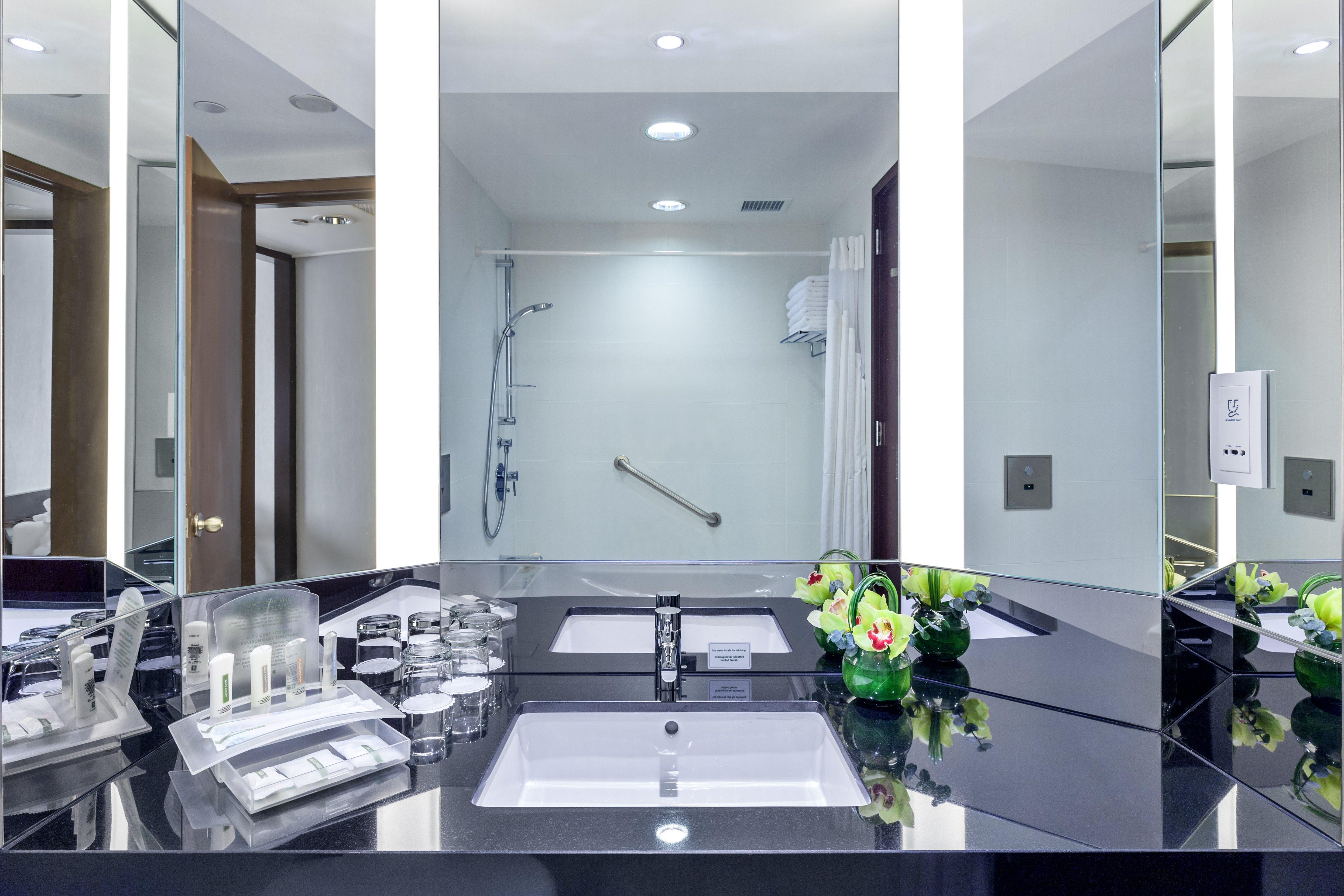 Double City View Queen Bed