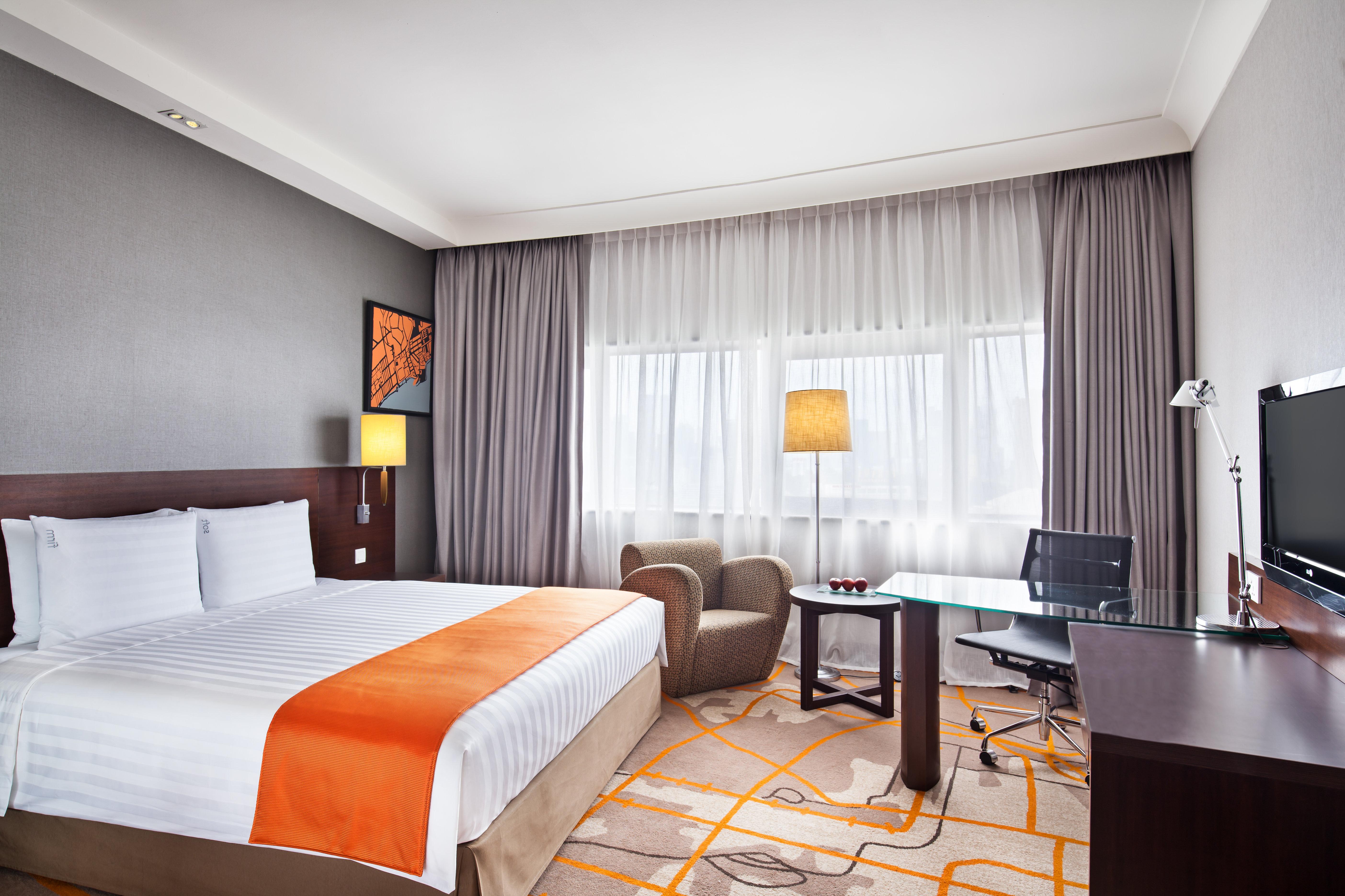 Double Executive Queen Bed