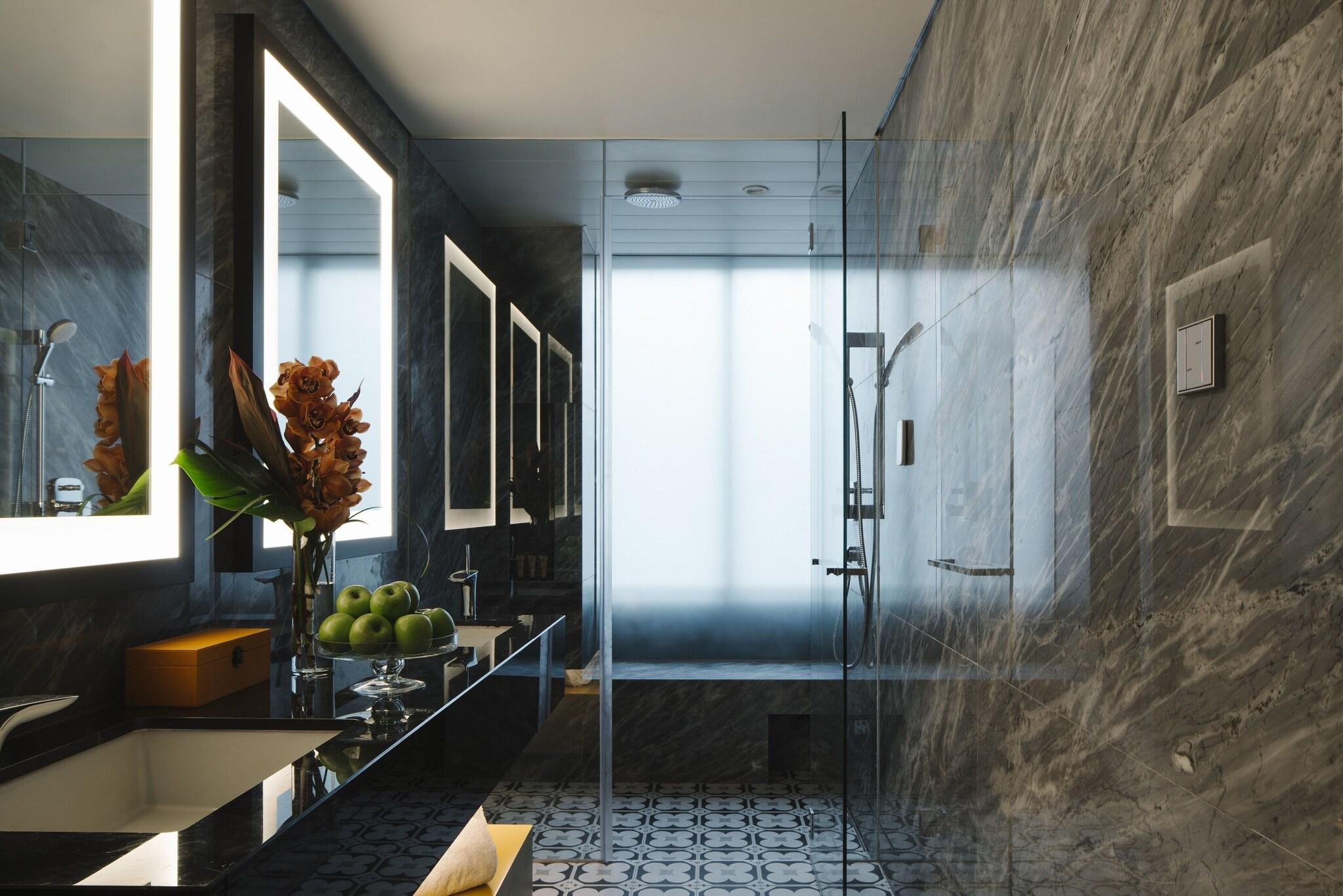 Junior Suite King Size Bed