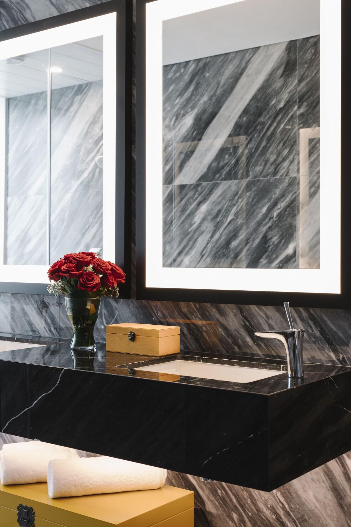 Junior Suite King Size Bed