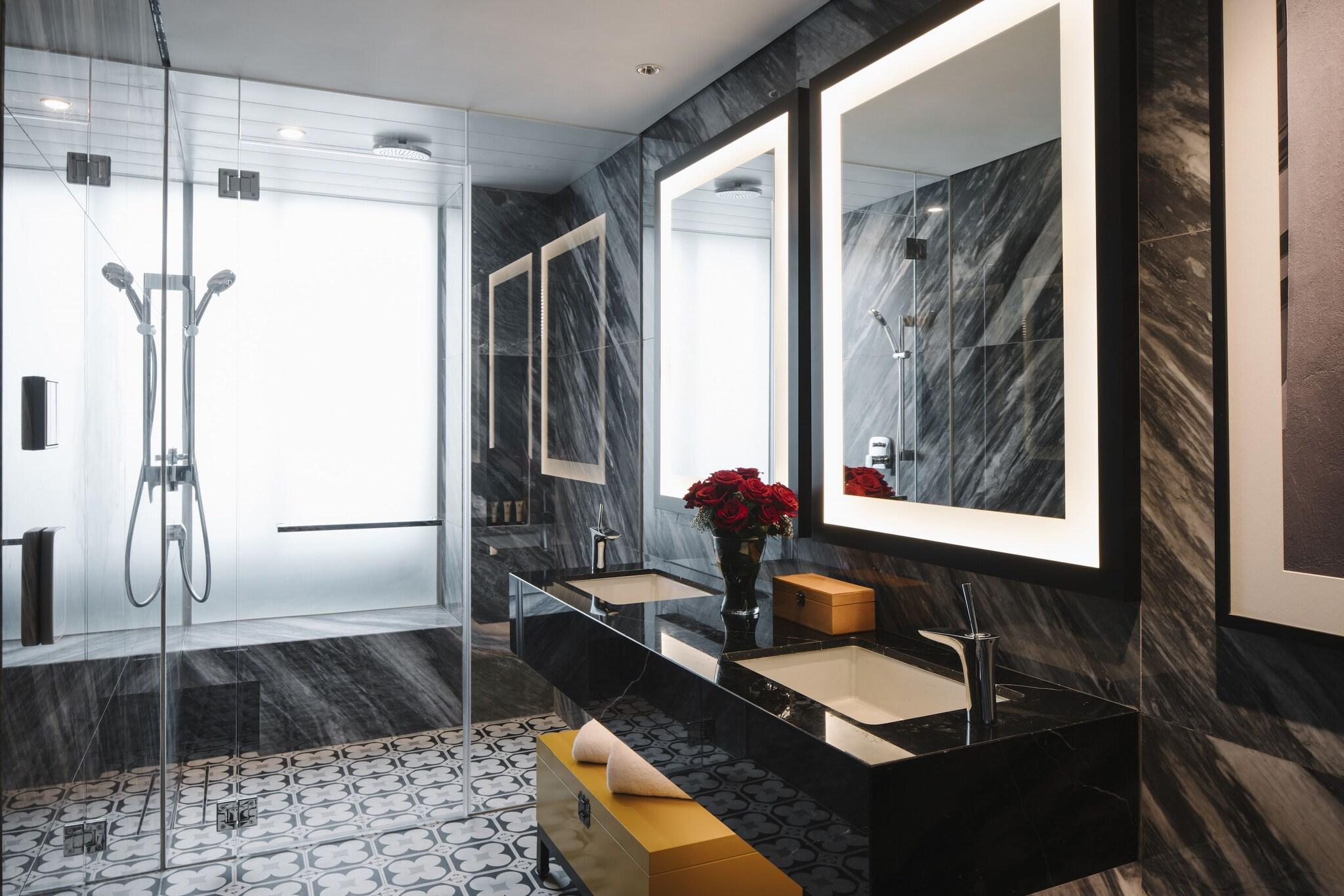 Junior Suite King Size Bed