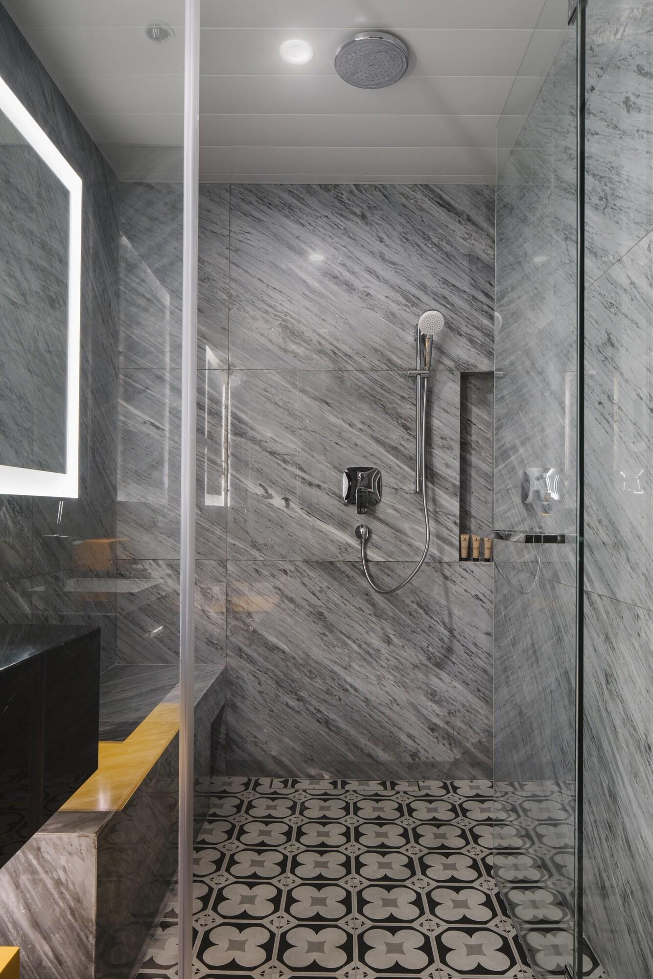 Junior Suite King Size Bed