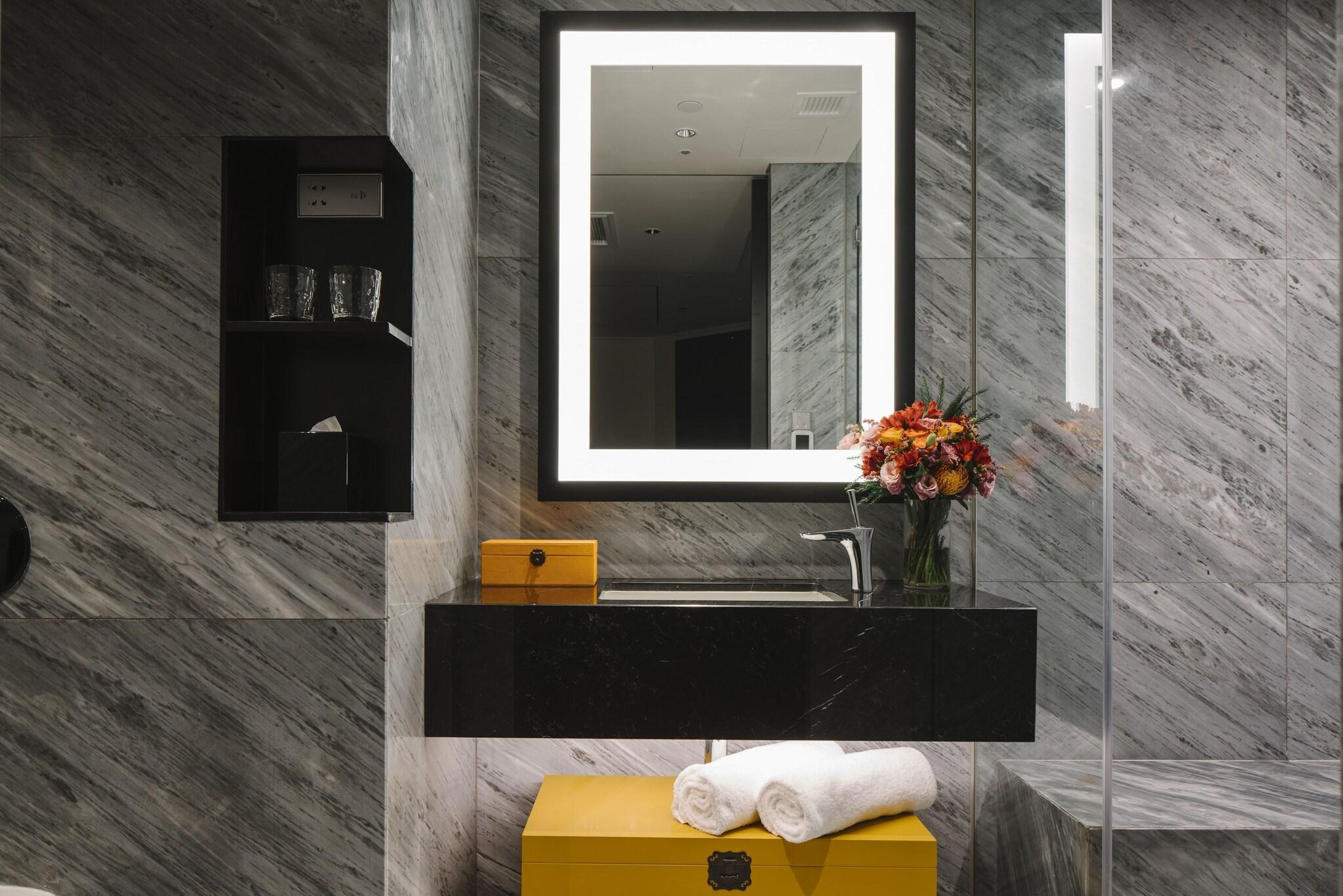 Junior Suite King Size Bed