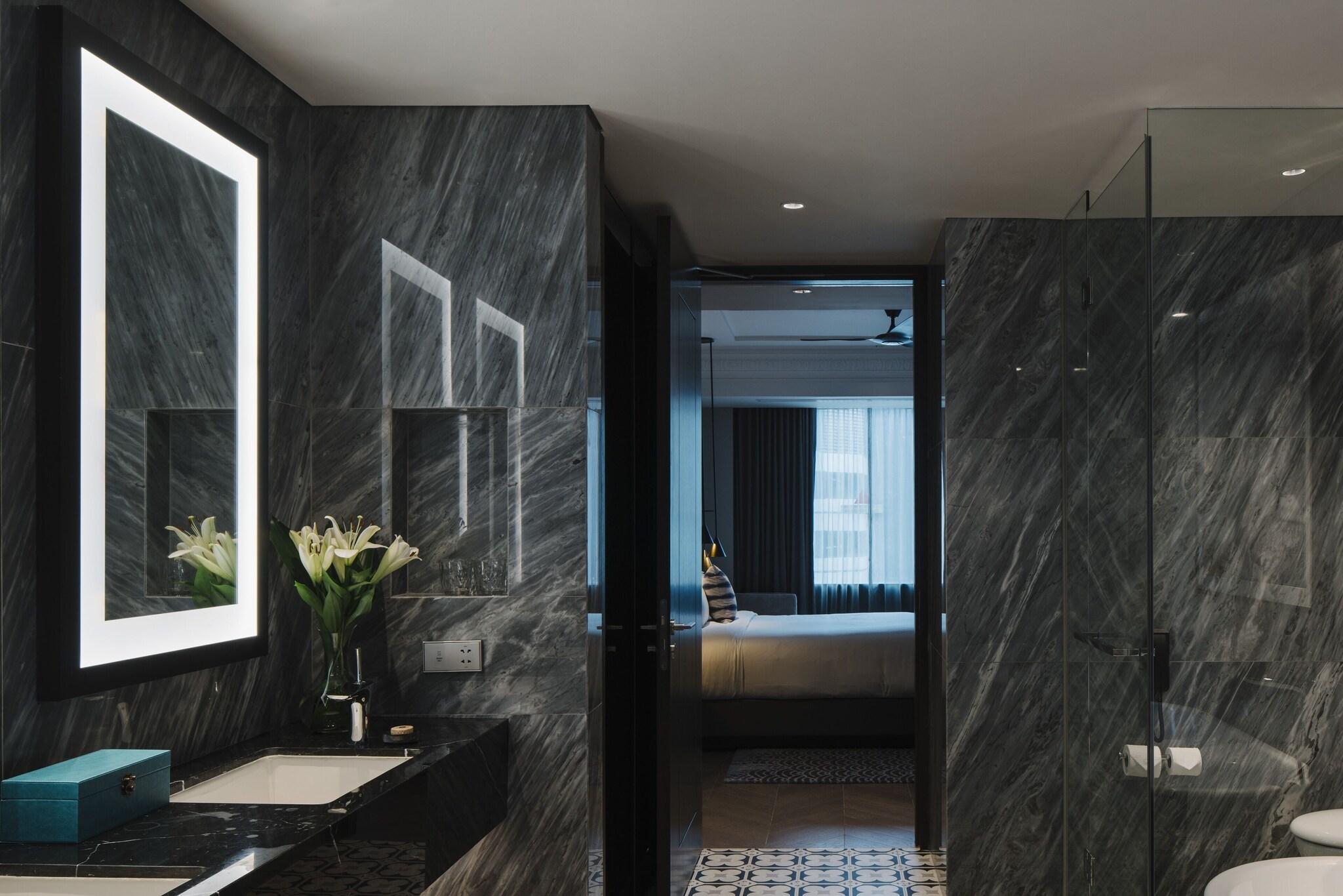 Studio King Size Bed