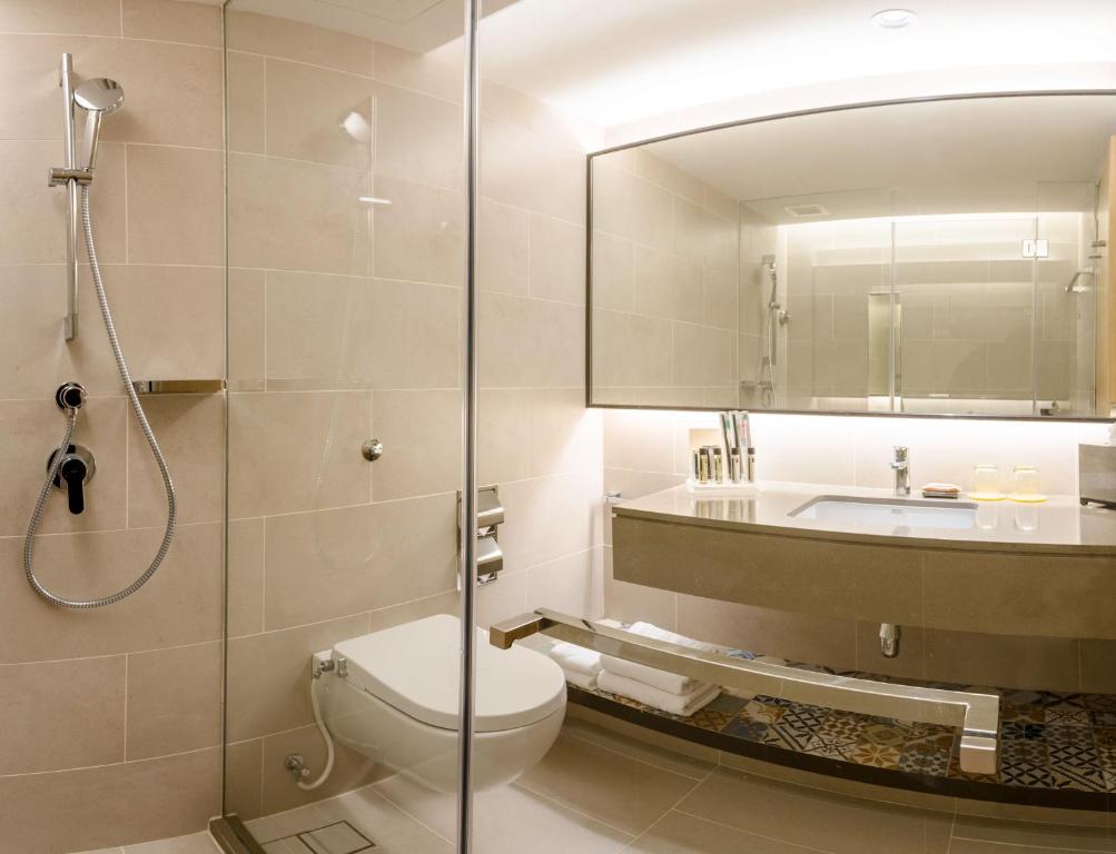 Double Deluxe King Bed