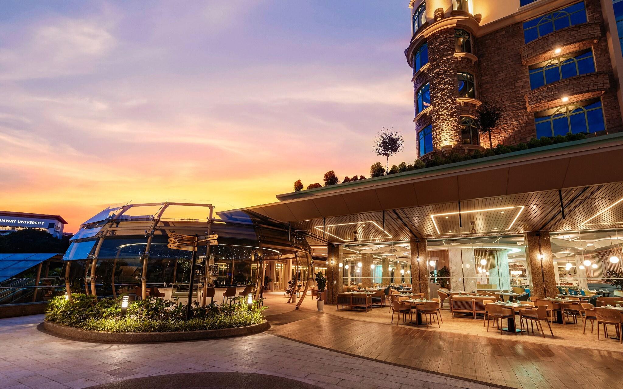 Studio King Size Bed