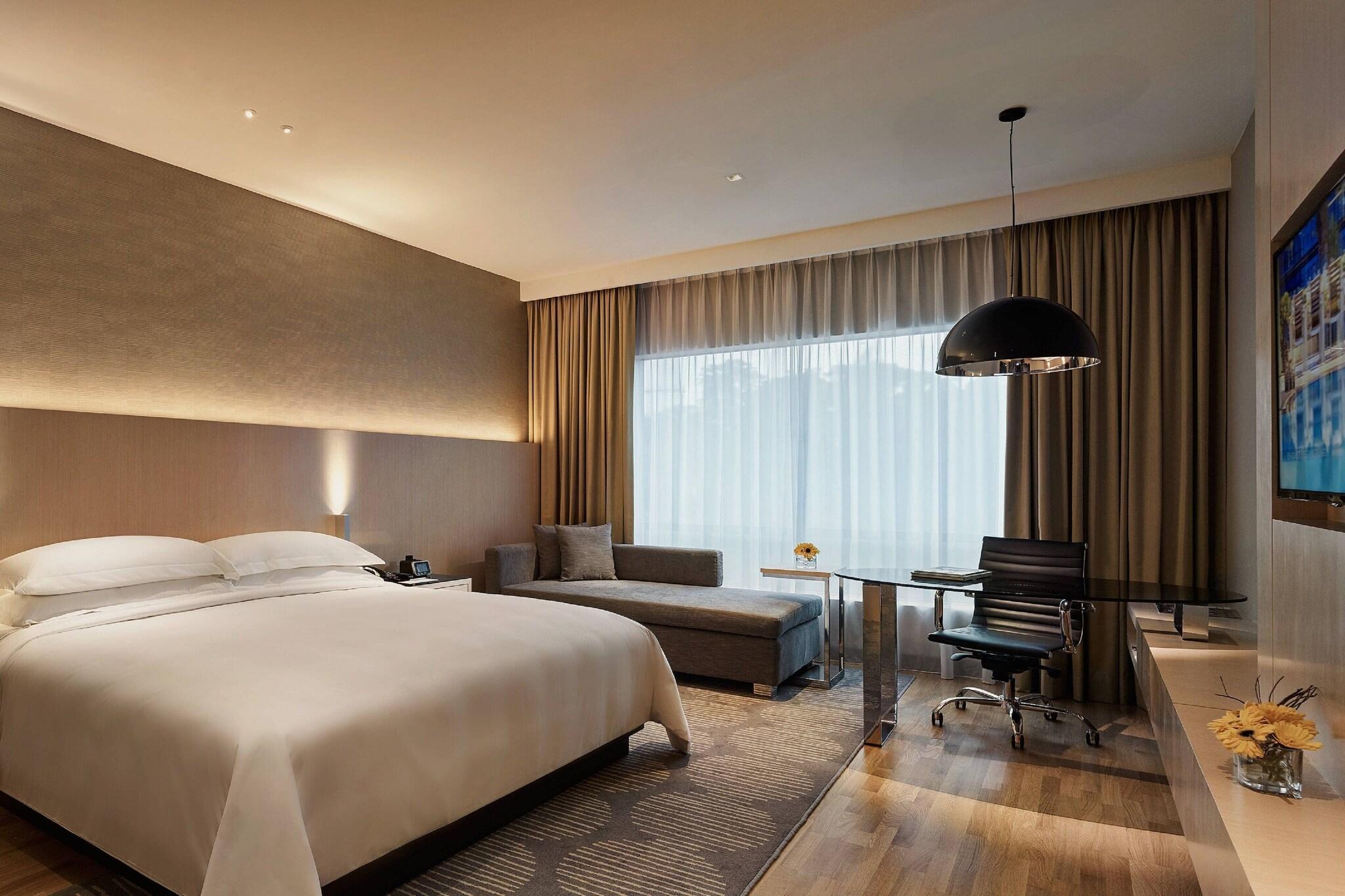 Double Deluxe King Bed