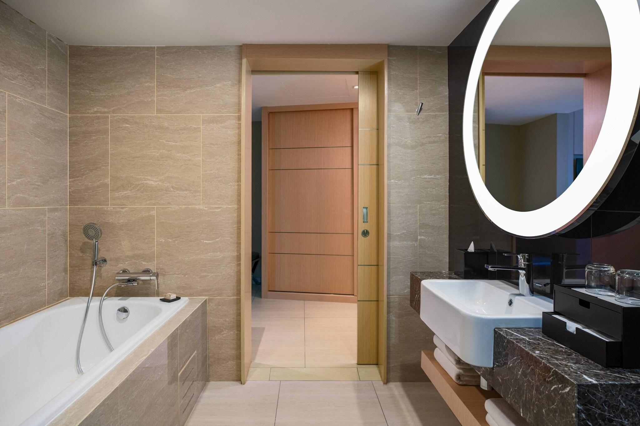 Double Deluxe King Bed