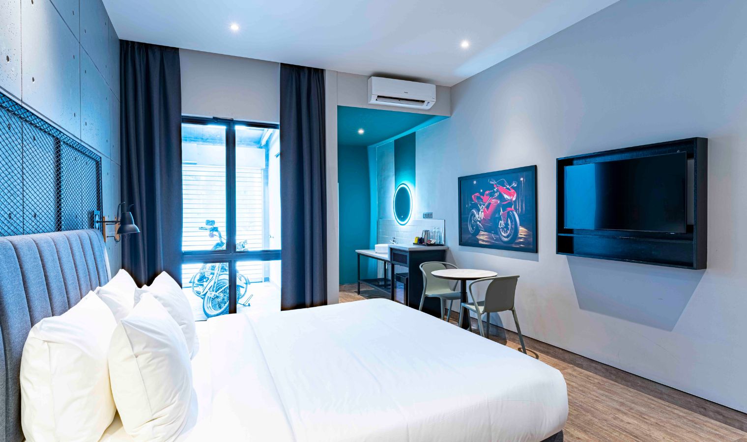 Double Deluxe King Bed