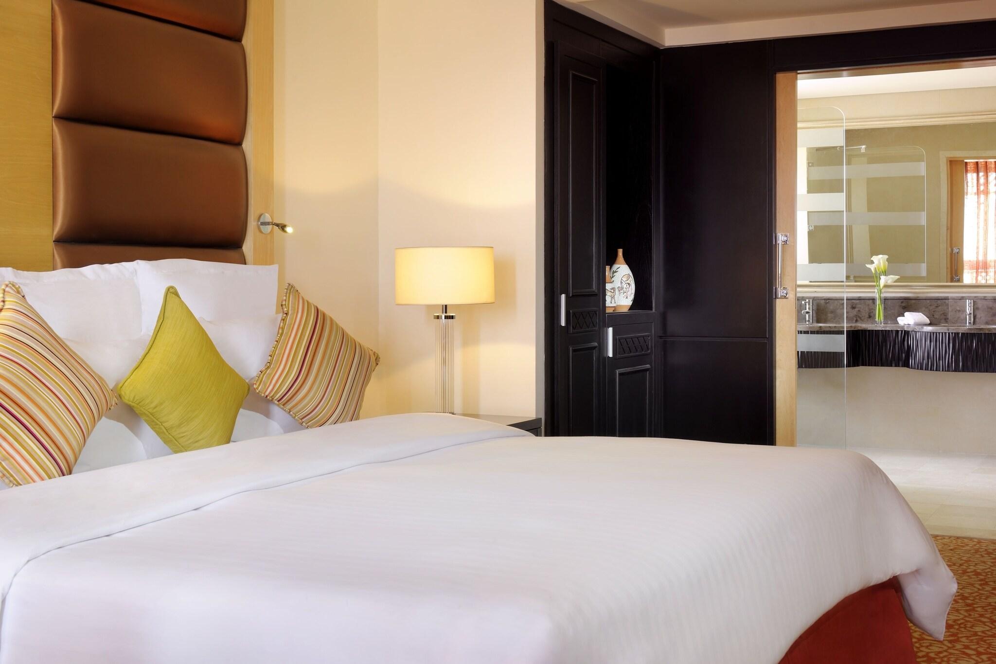 Double Deluxe King Bed