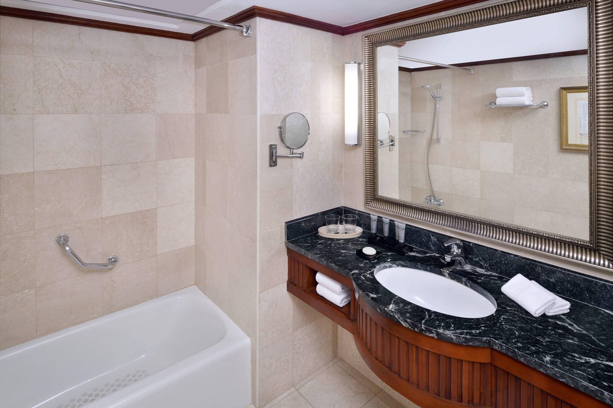 Double Deluxe King Bed