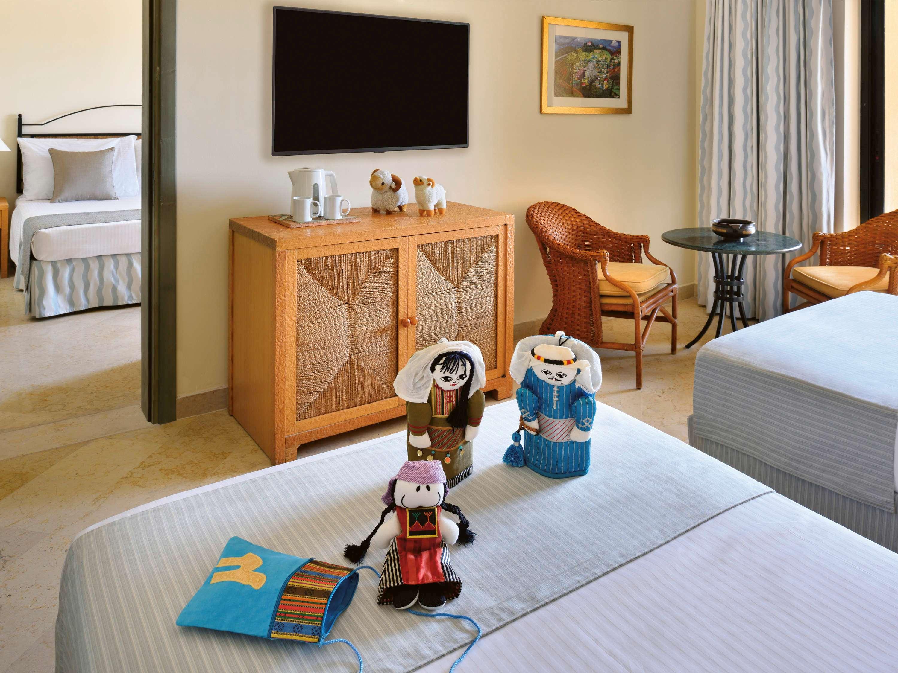 Room Connecting Room