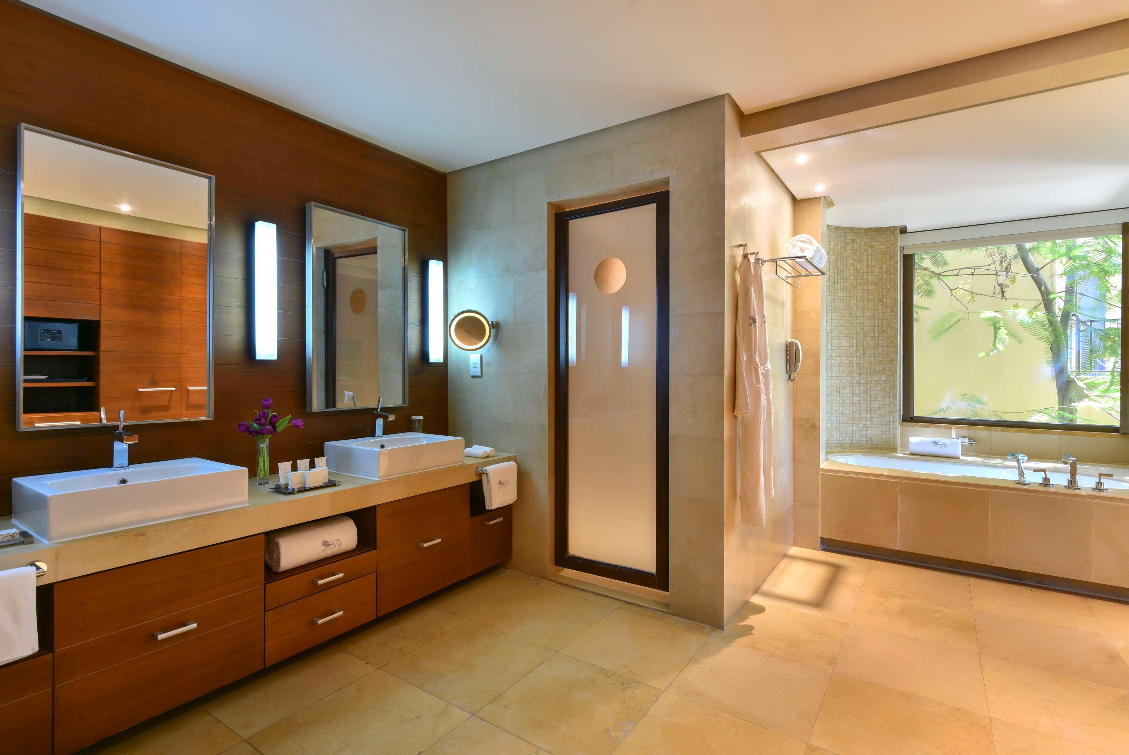 Suite Sea View King Bed