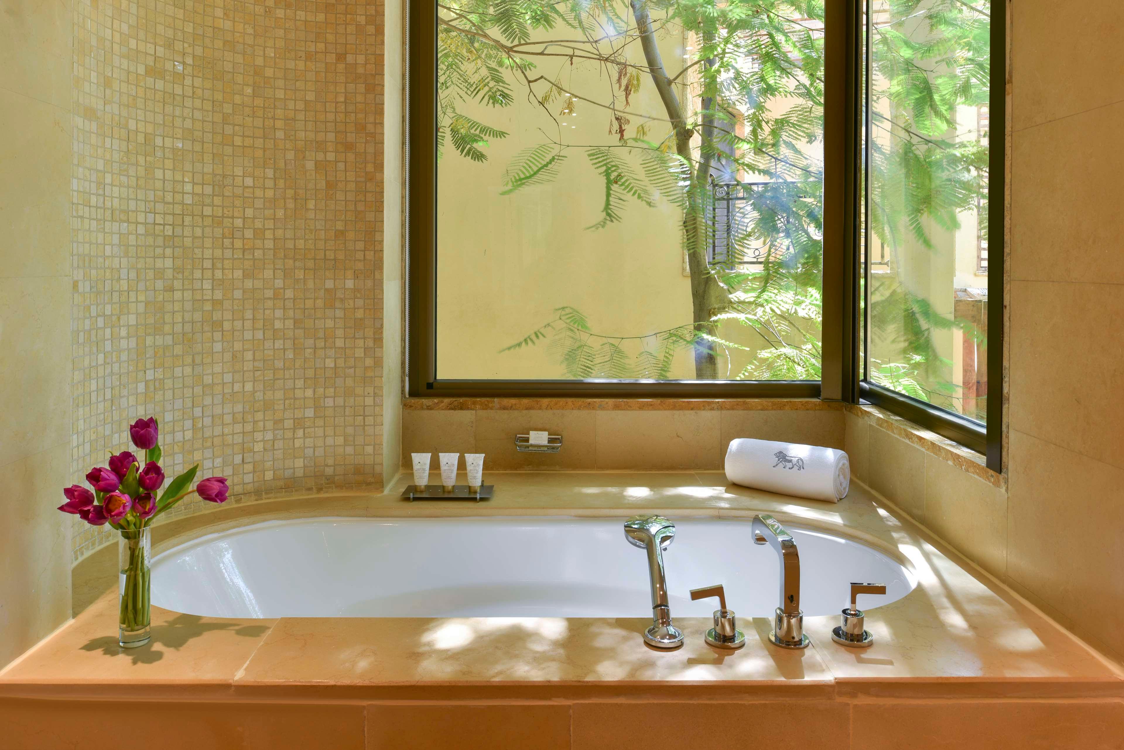 Suite Sea View King Bed