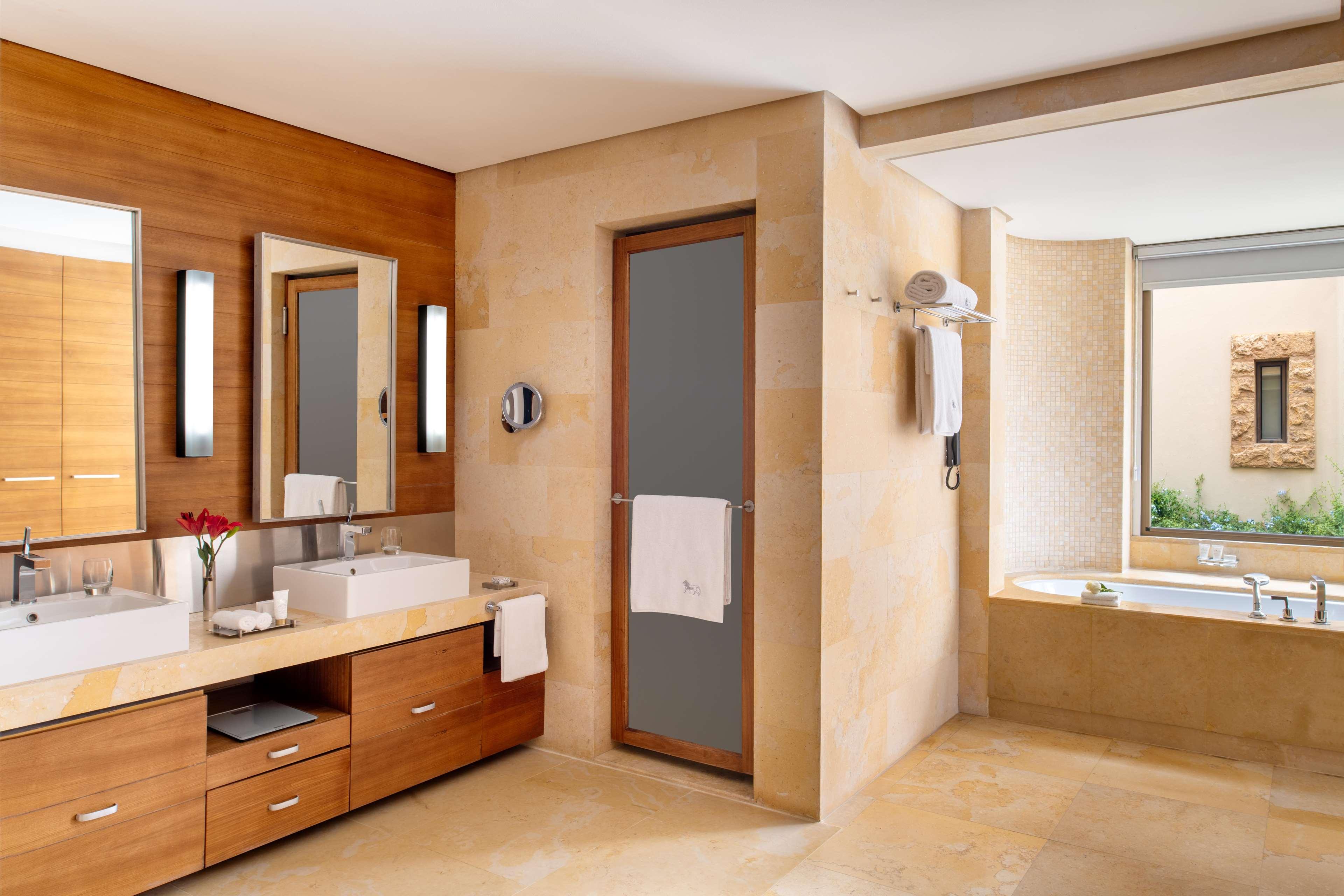 Suite Sea View King Bed