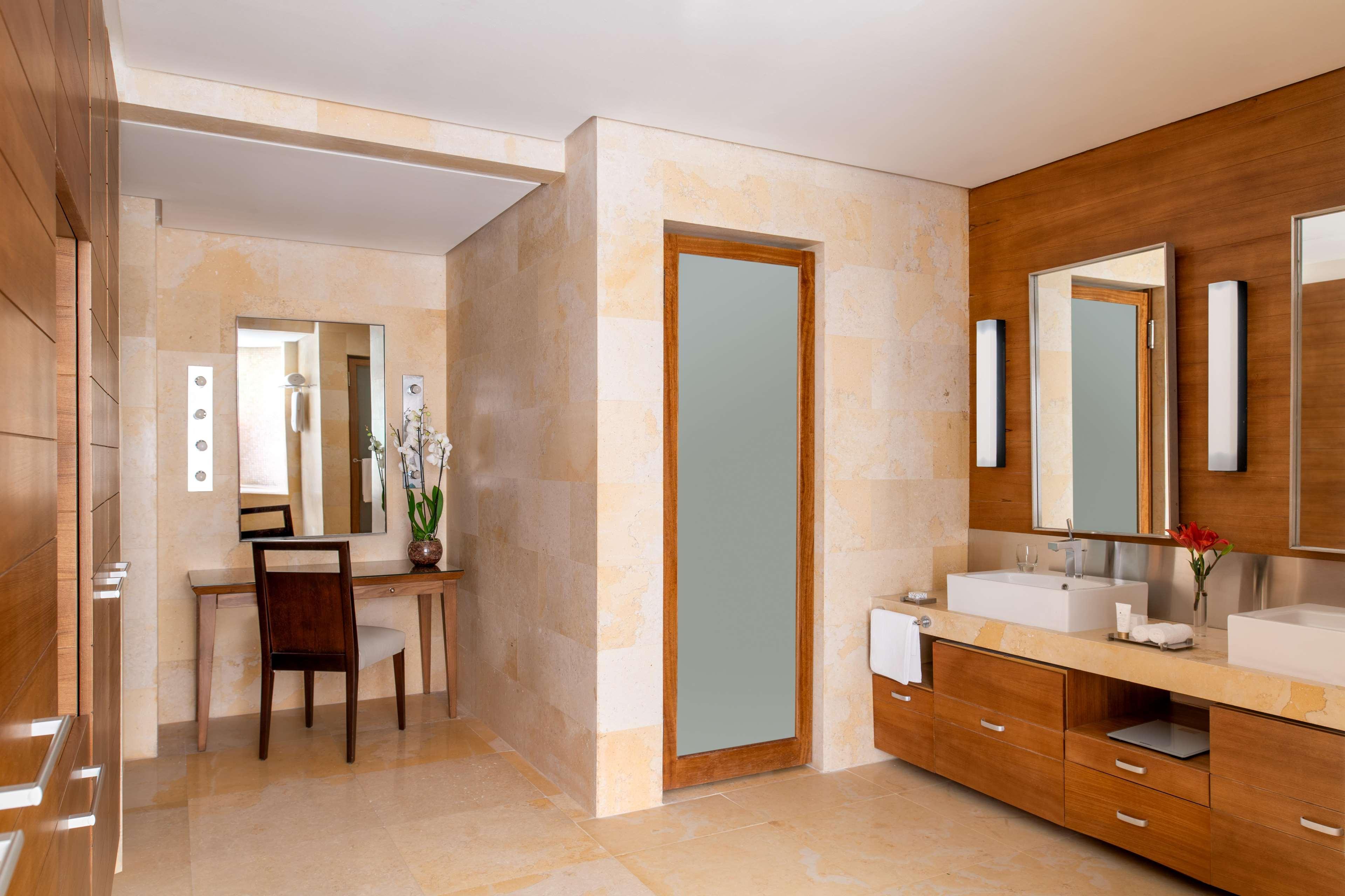 Suite Sea View King Bed