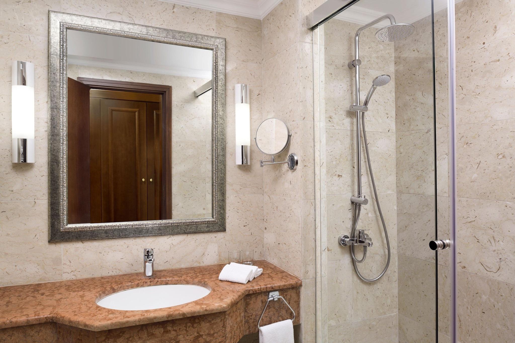 Double Pool View King Bed