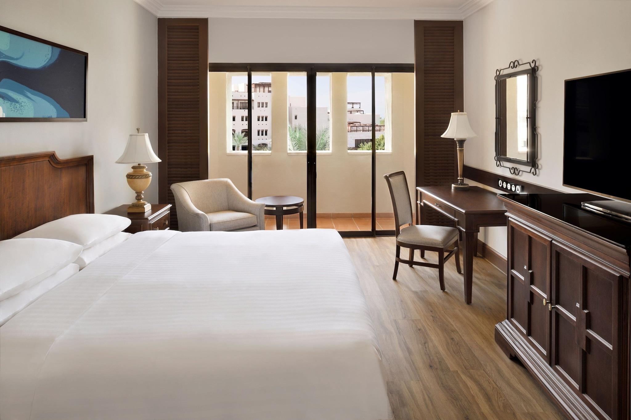 Double Deluxe King Bed