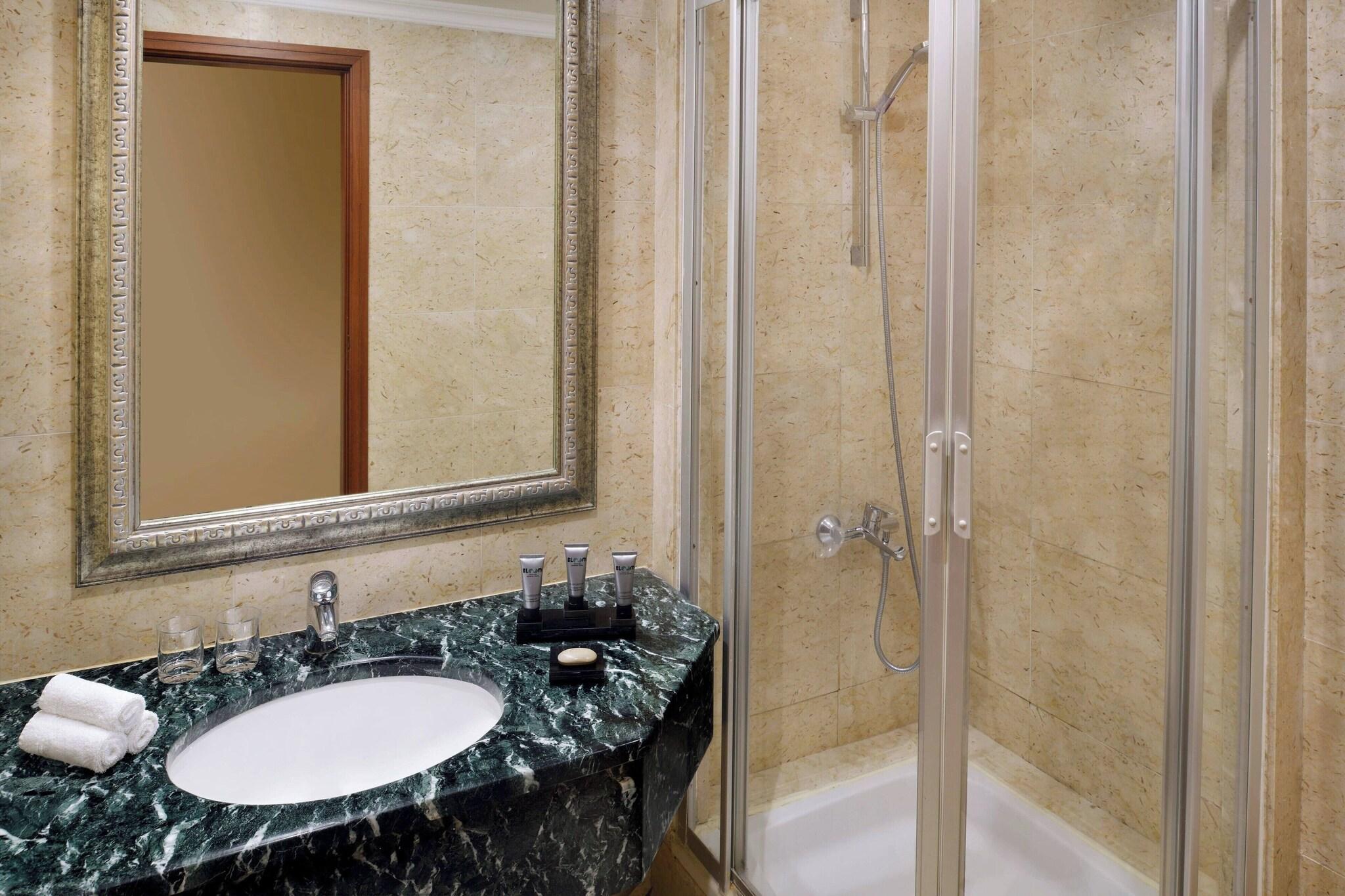 Double Deluxe King Bed