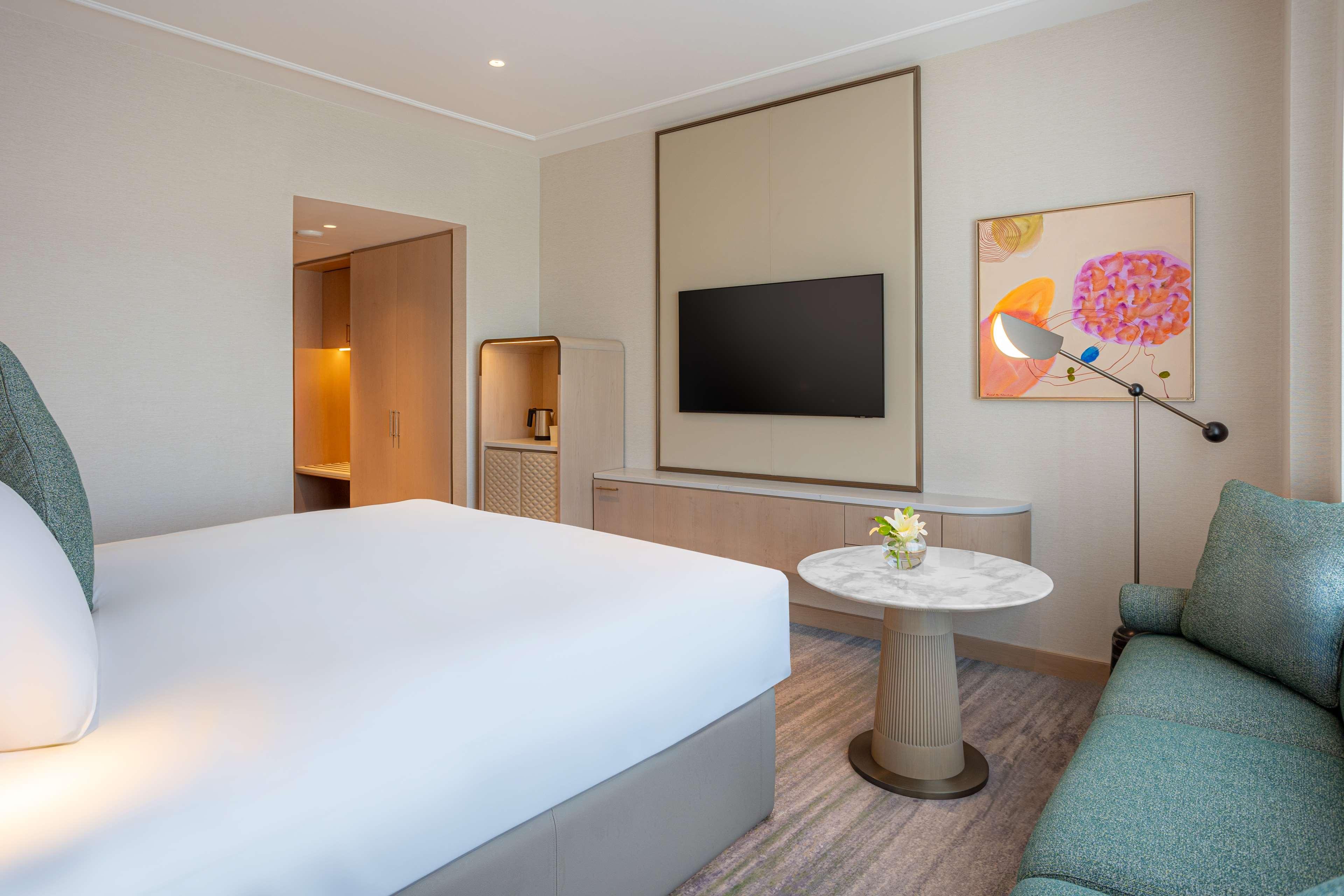 Double Deluxe King Bed