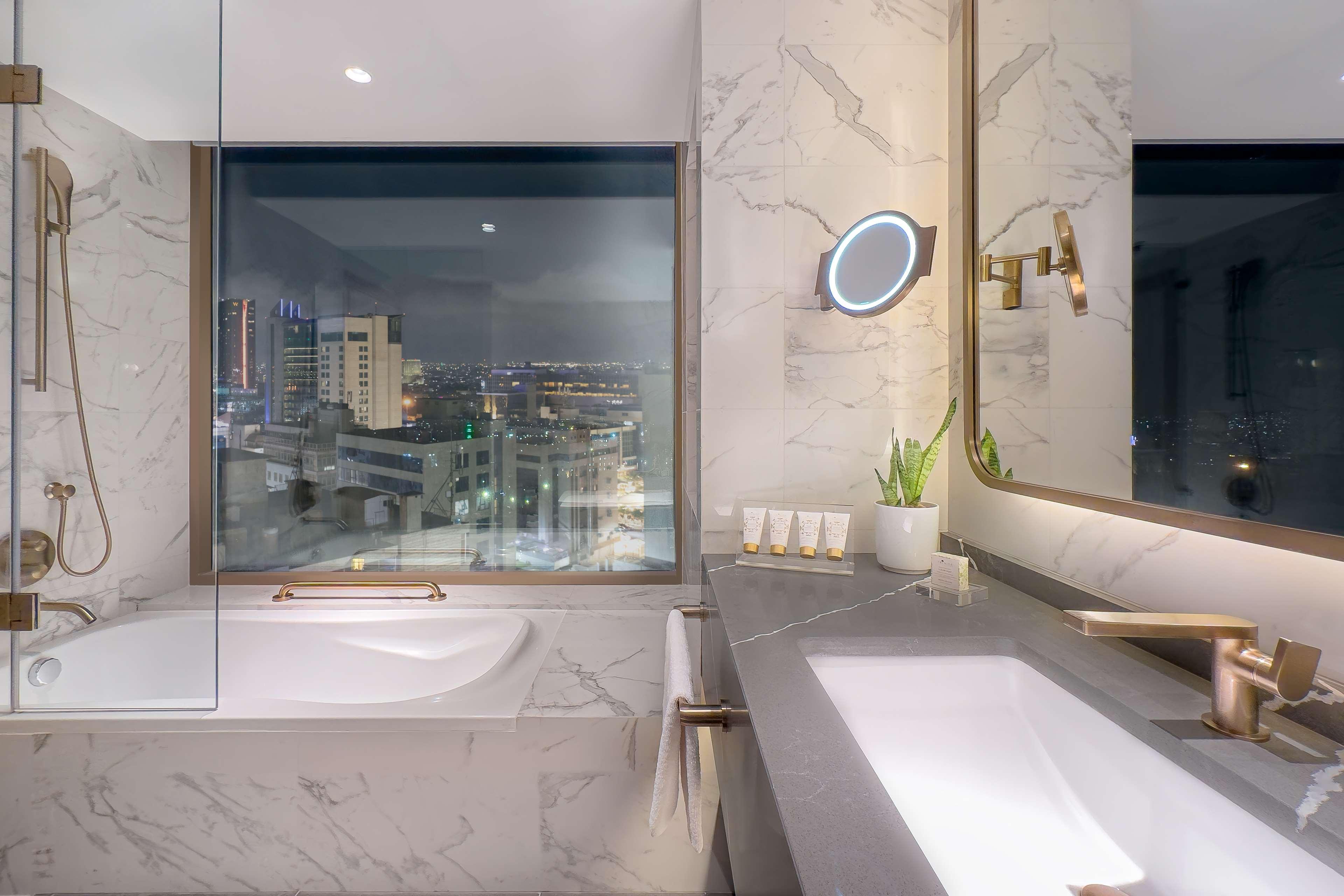 Double or Twin Deluxe King Bed