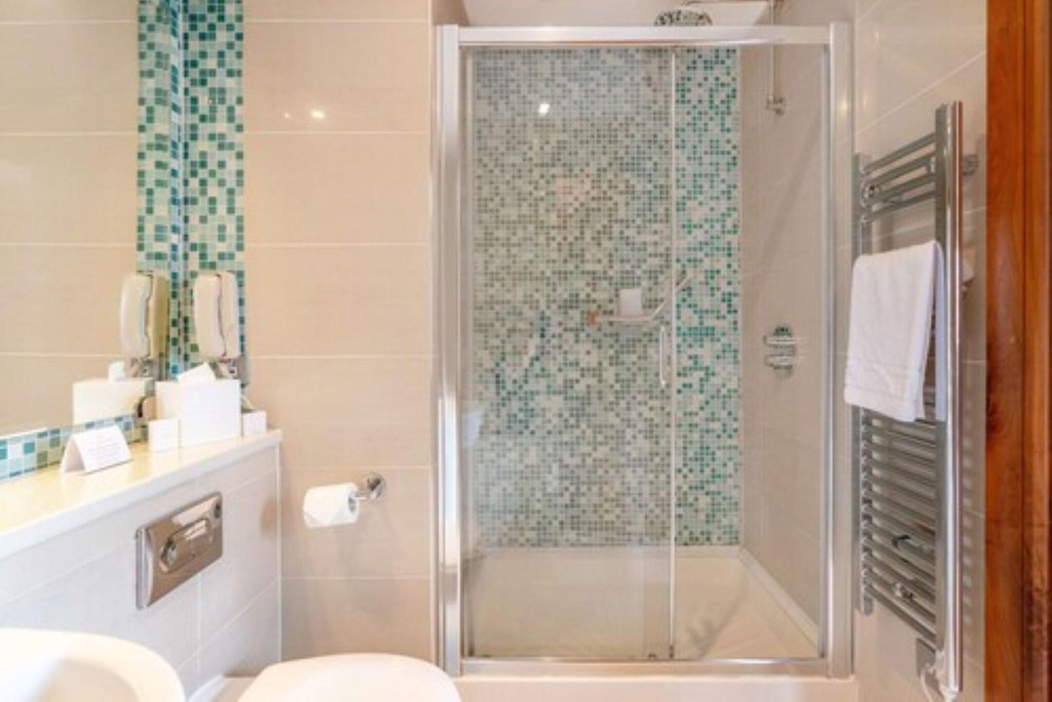 Double Deluxe King Bed