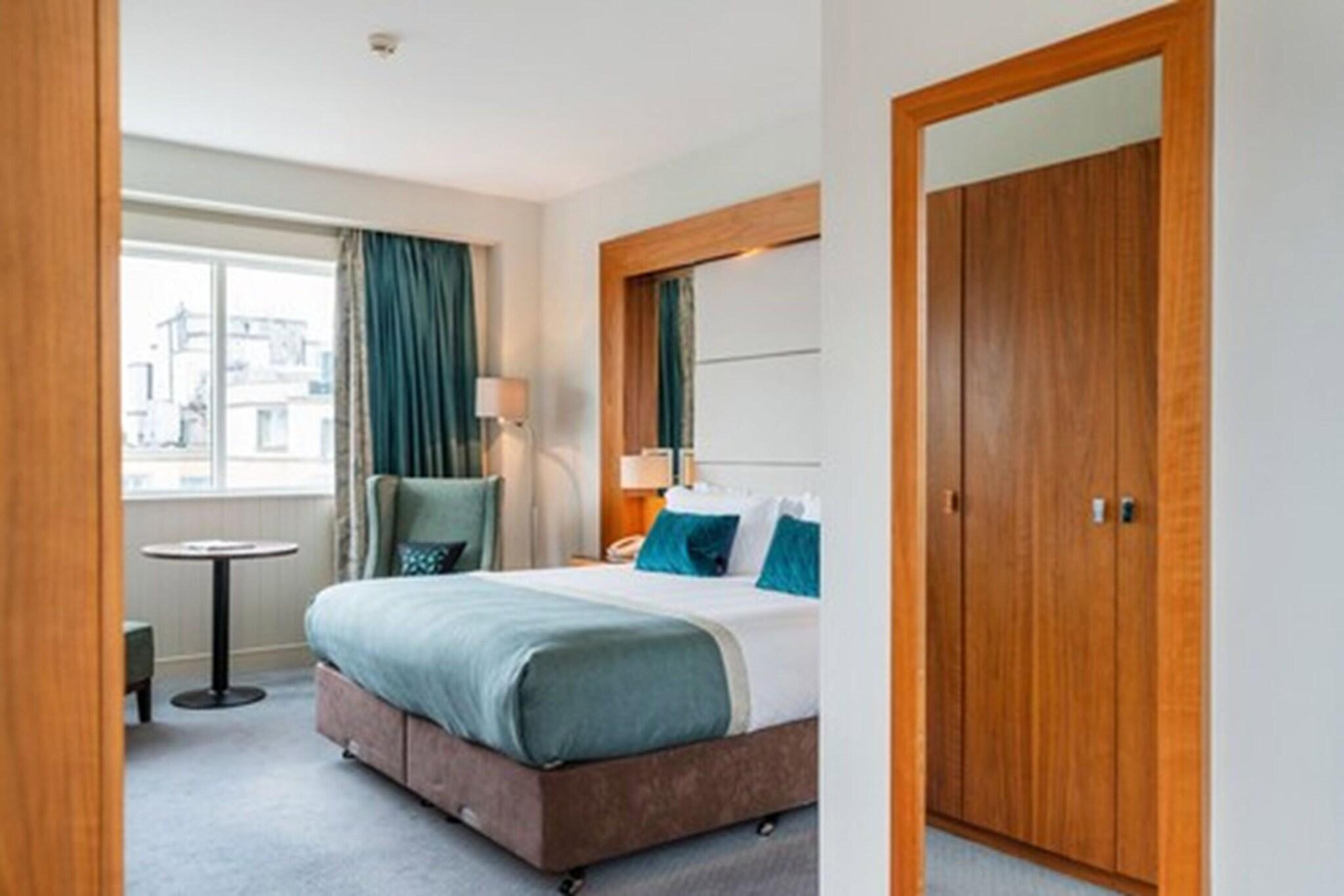 Double Deluxe King Bed