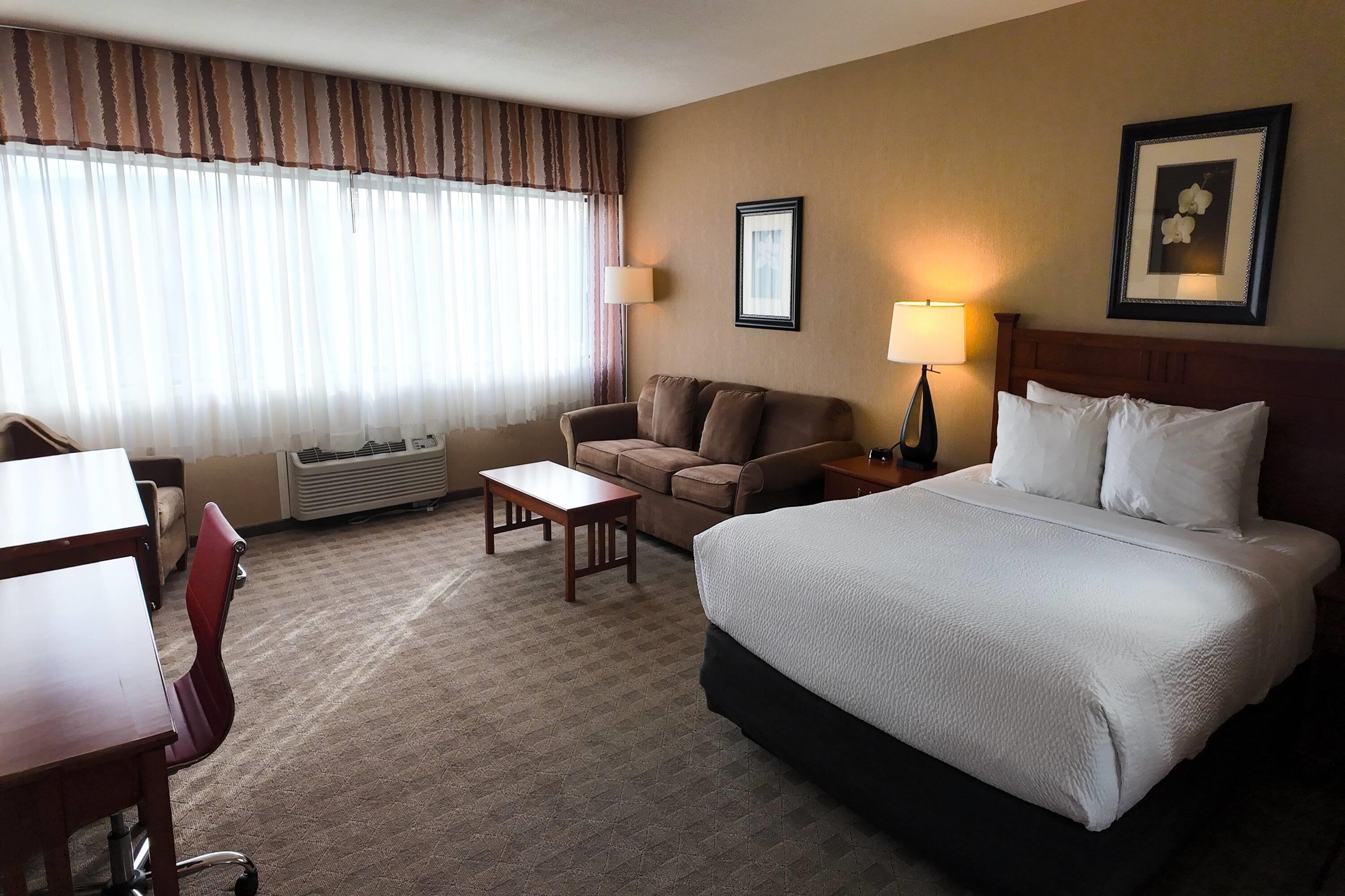Double Executive Queen Bed