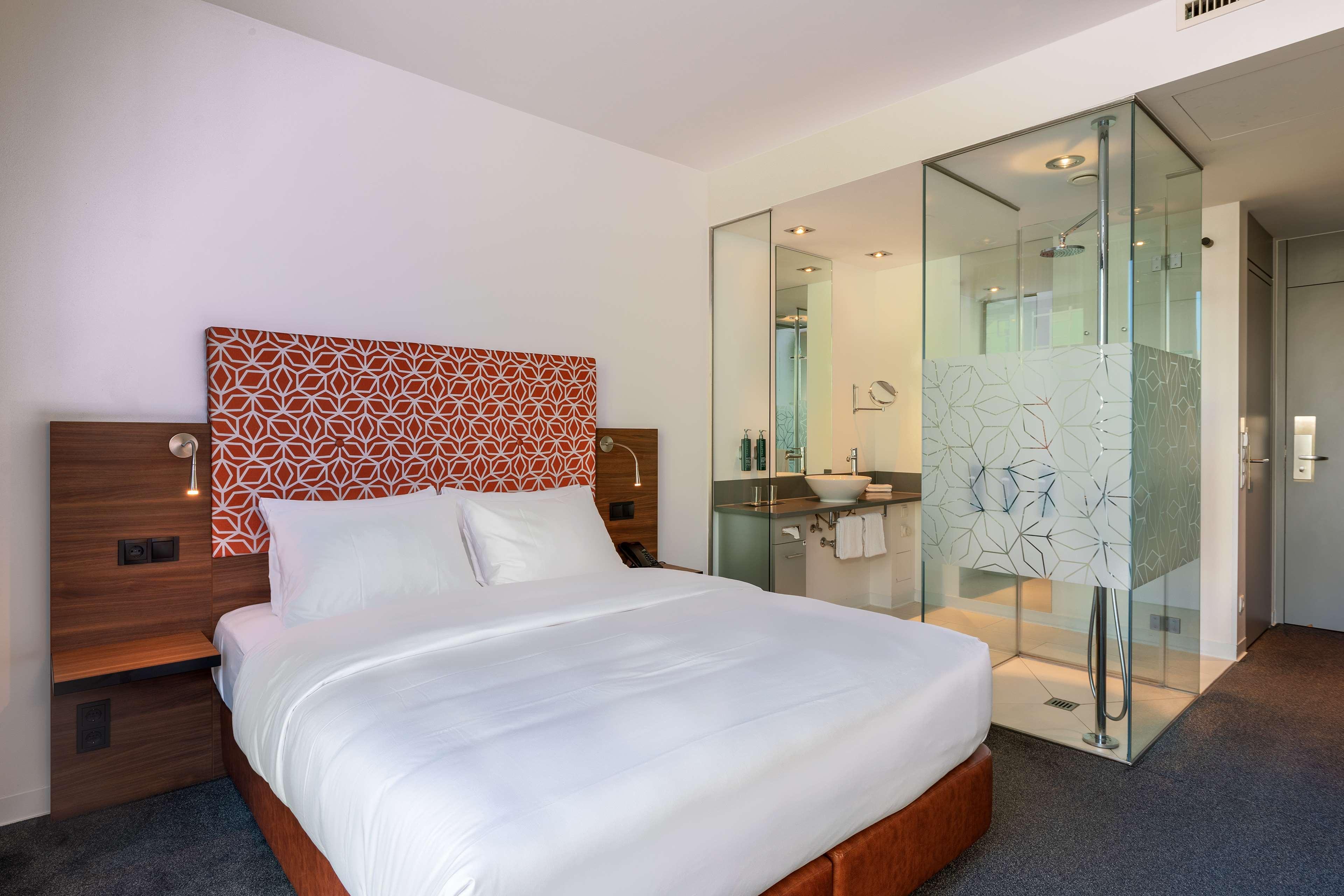 Double Deluxe Queen Bed