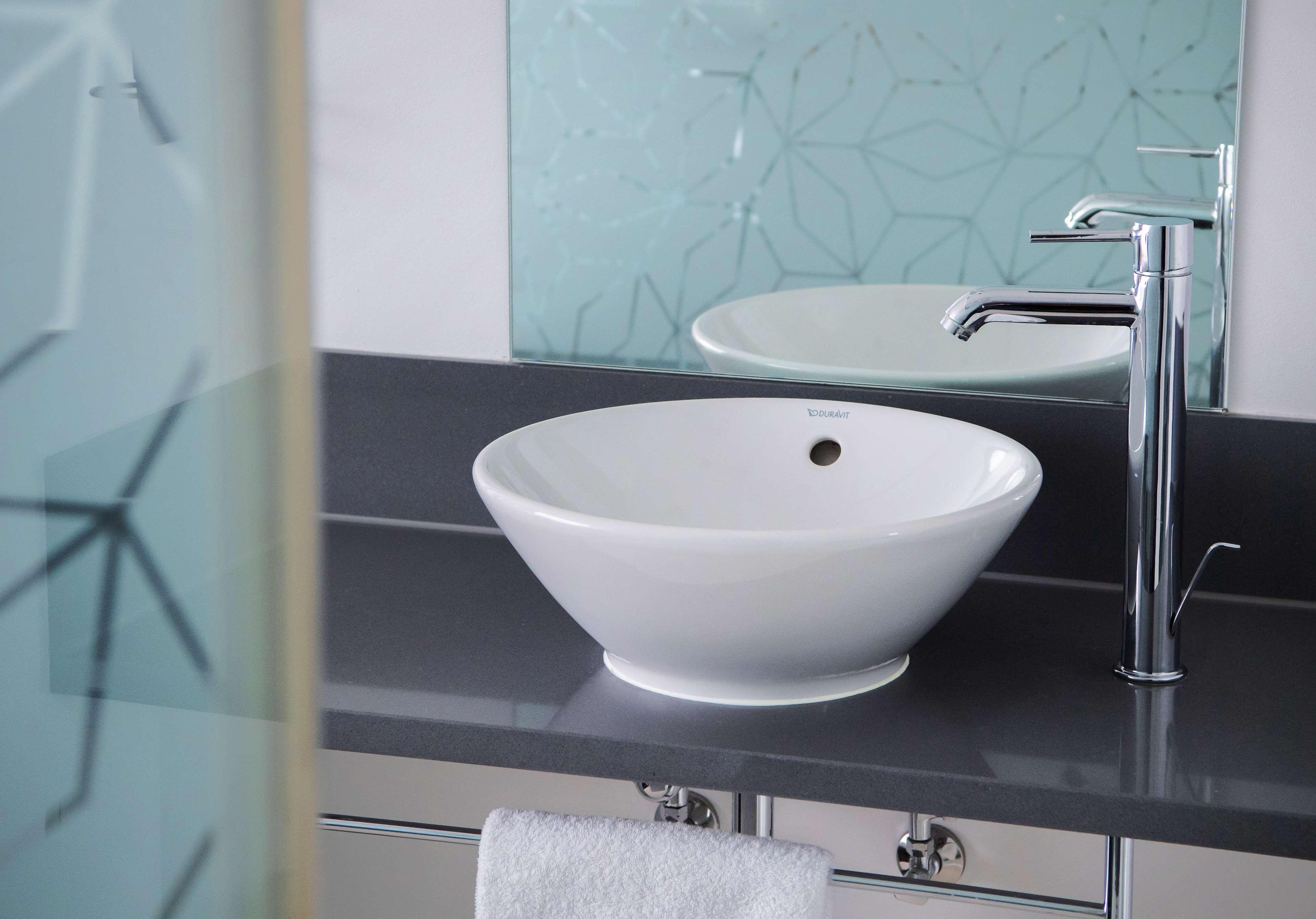 Double Guest Room Queen Bed