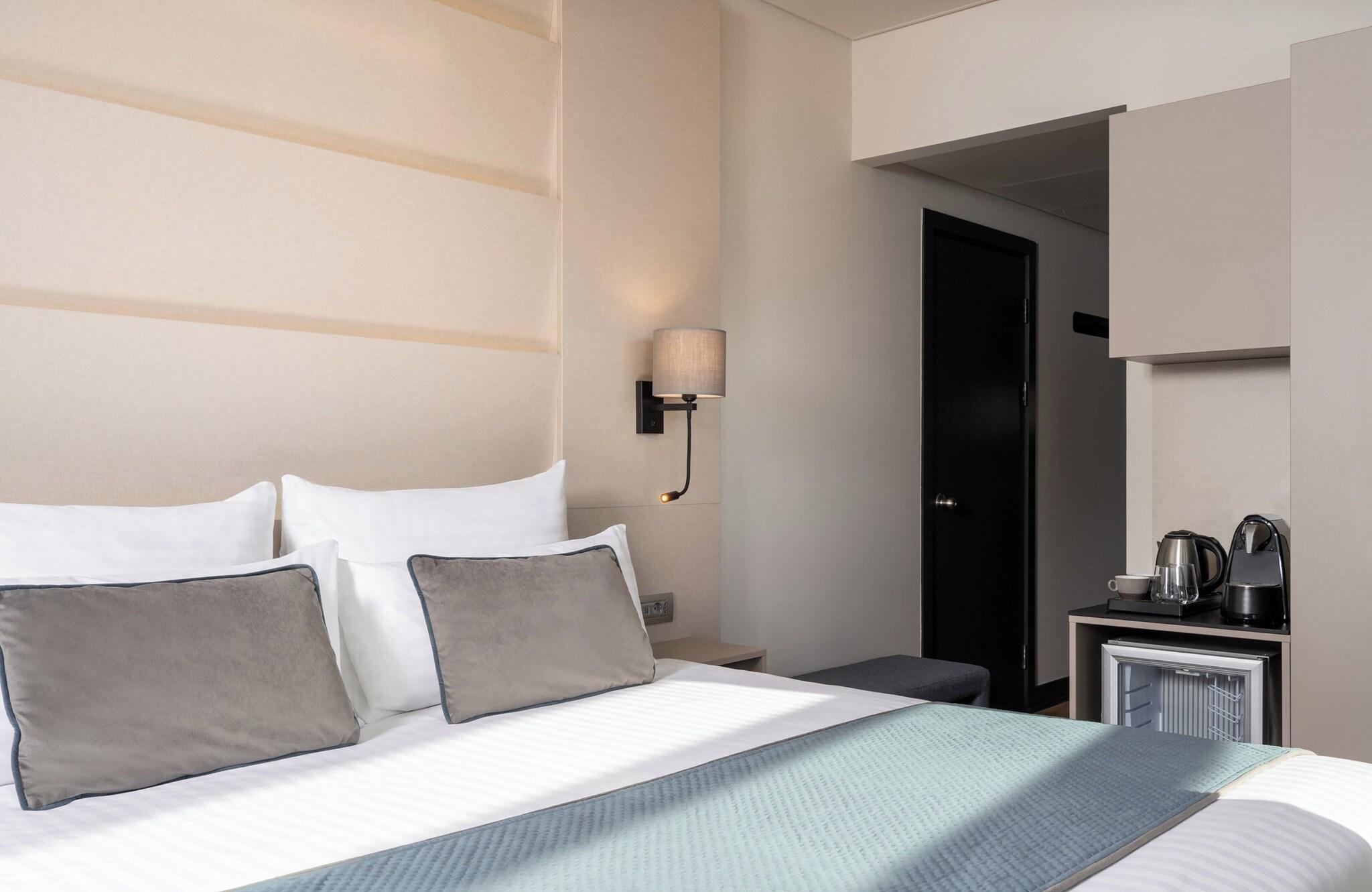 Triple Deluxe King Bed