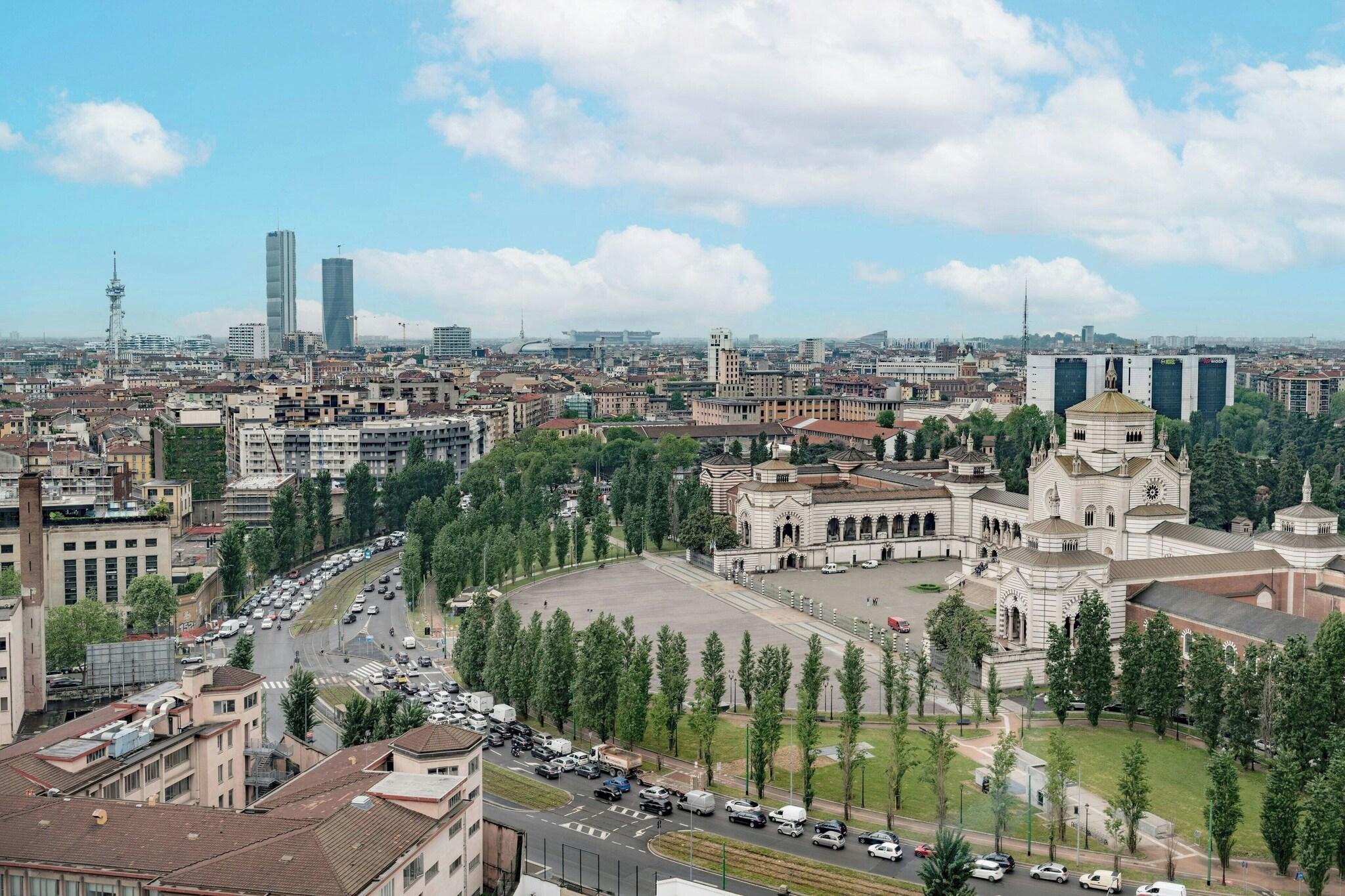 Double City View King Bed