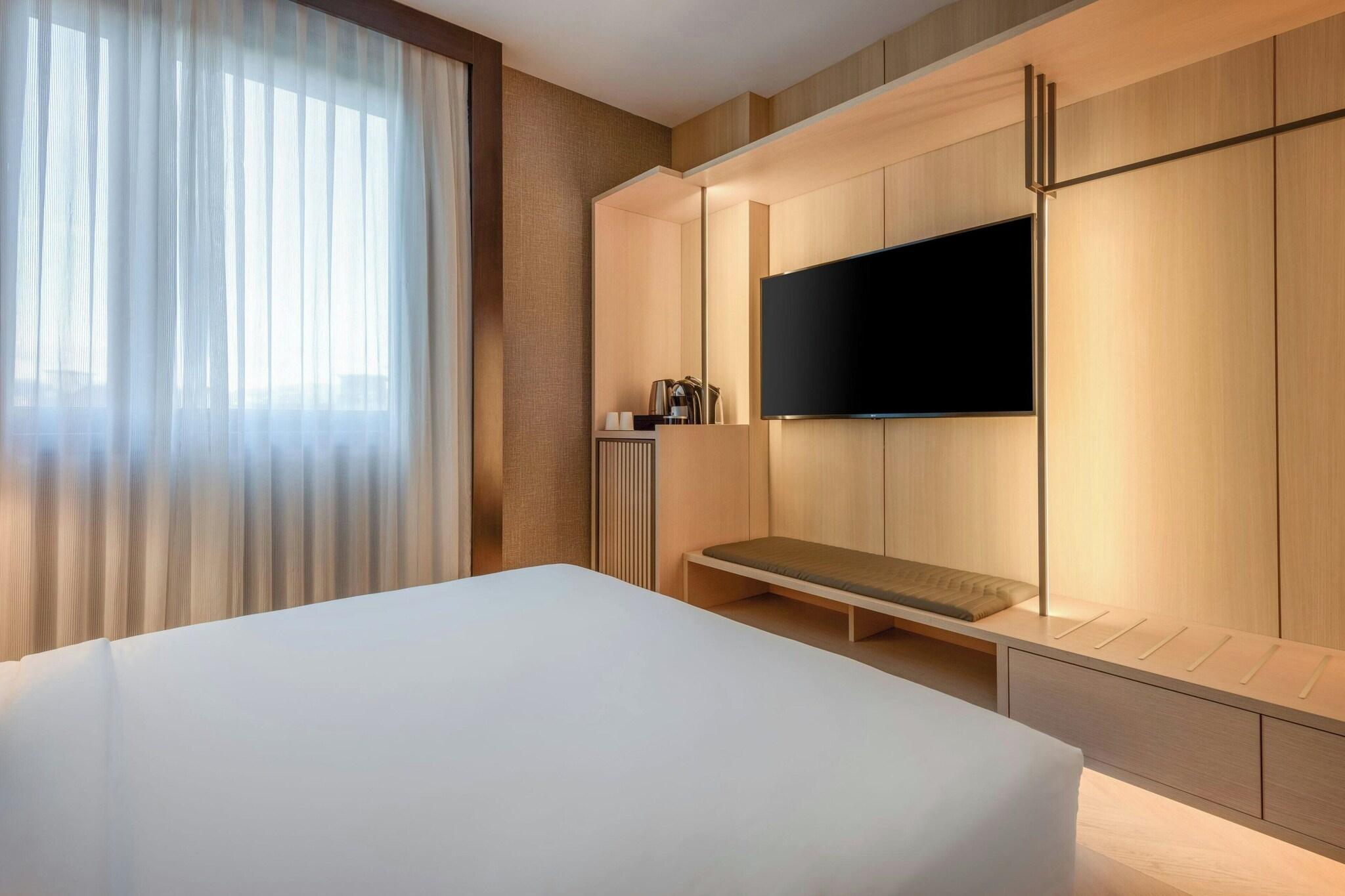 Double Queen Size Bed