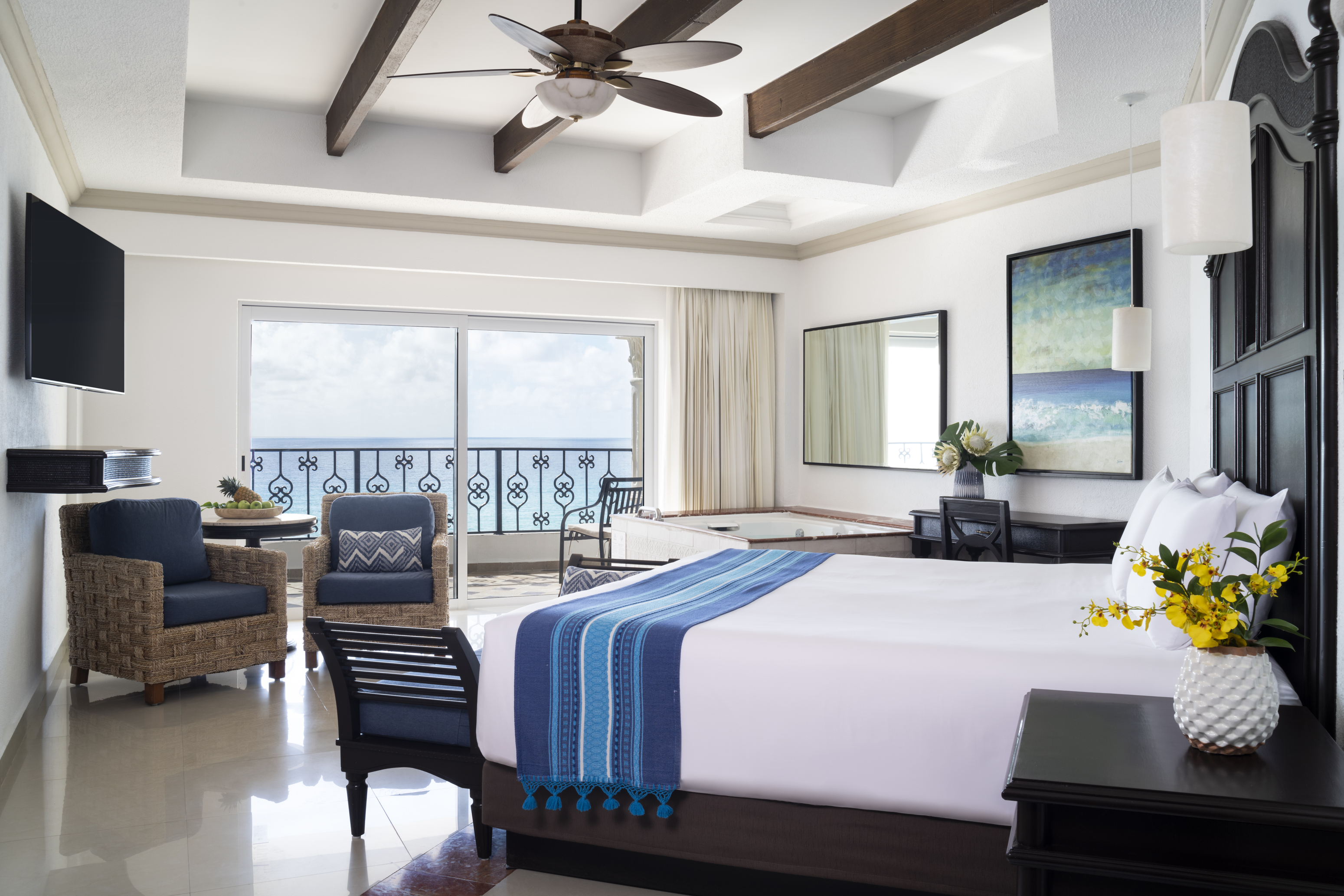 Junior Suite Ocean Front King Bed