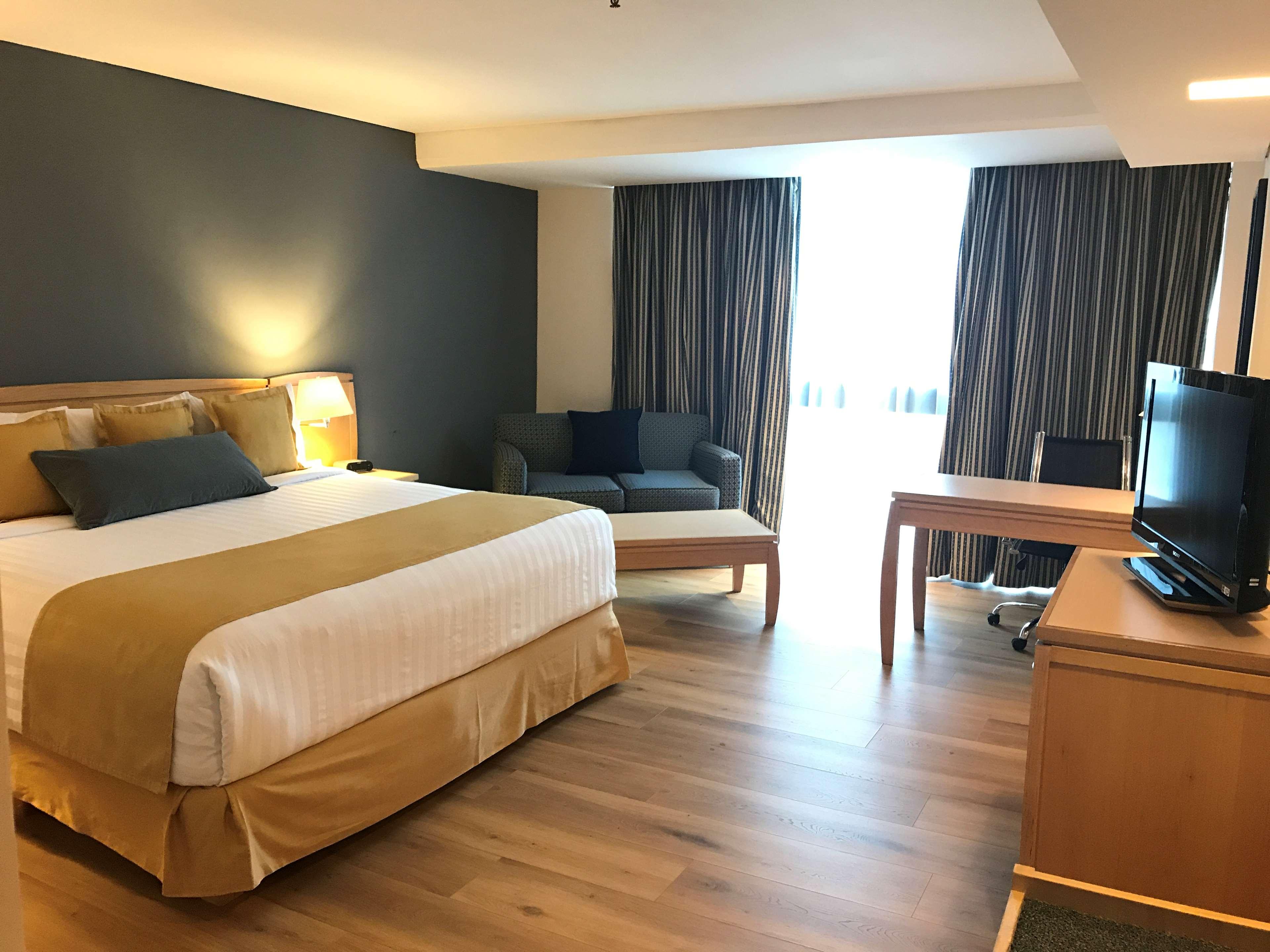 Room Premium King Bed