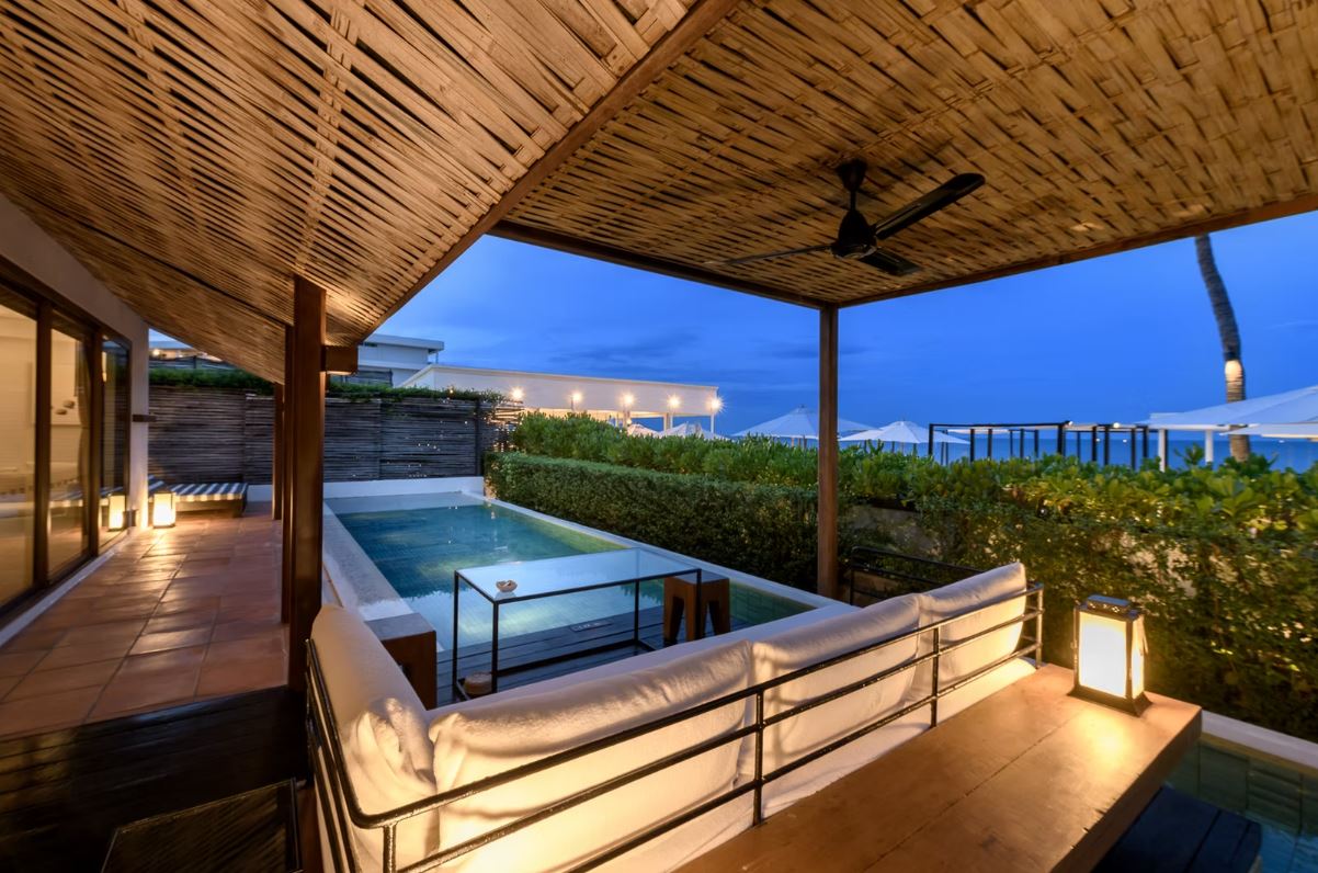 Villa Beach Front with Private Pool